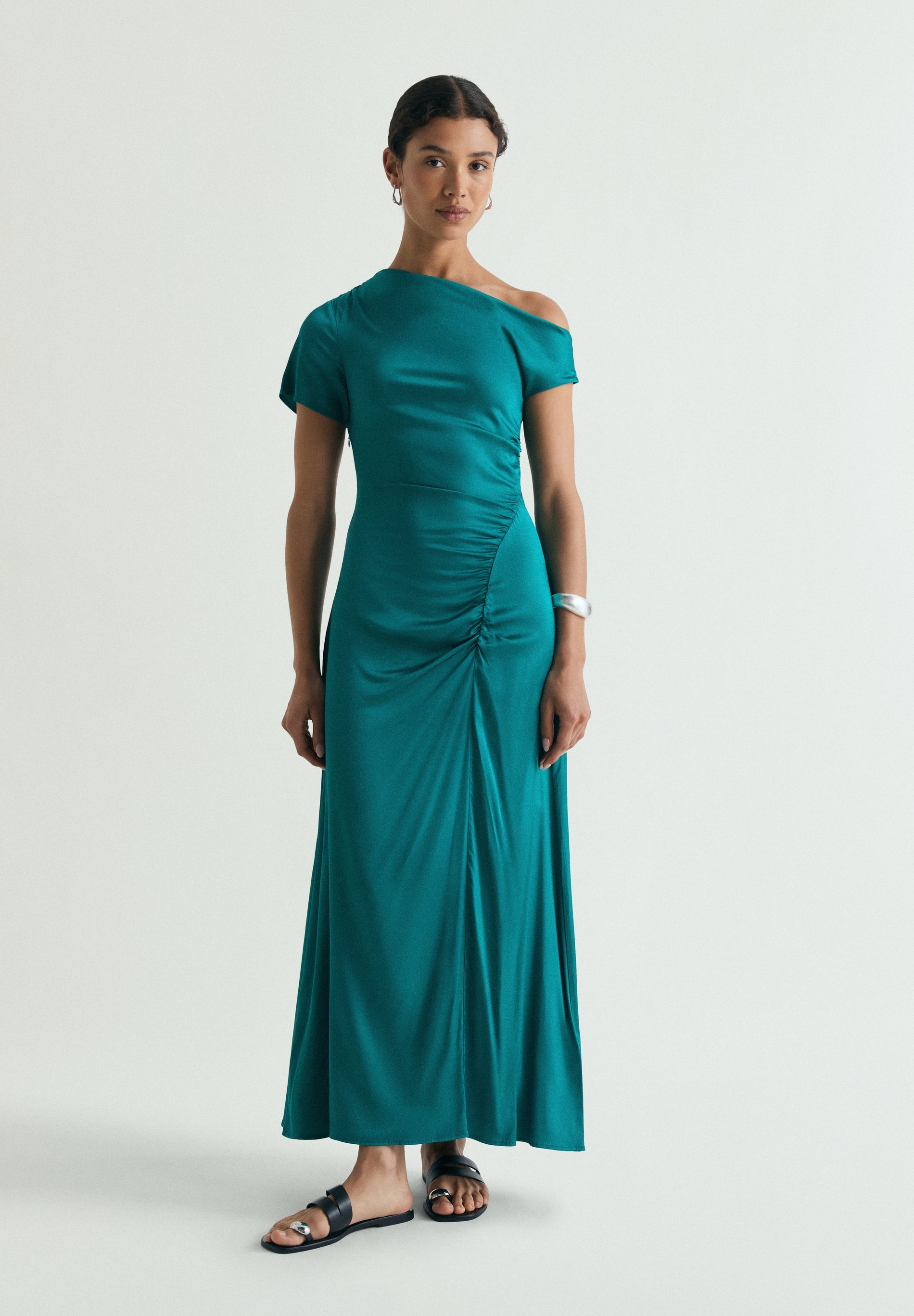 VESTIDO ASIMÉTRICO SATINADO