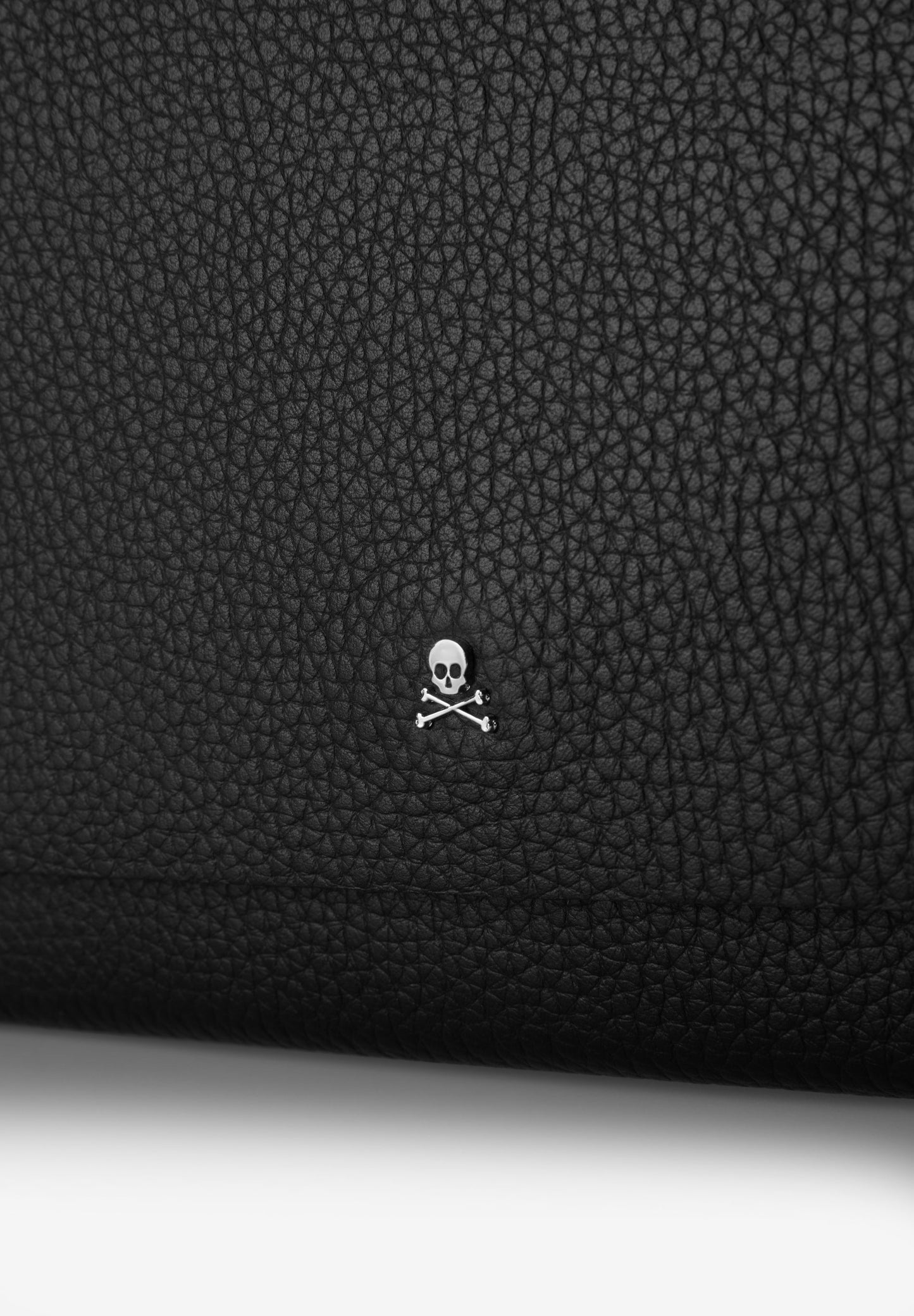 BOLSO DE PIEL CON APLIQUES