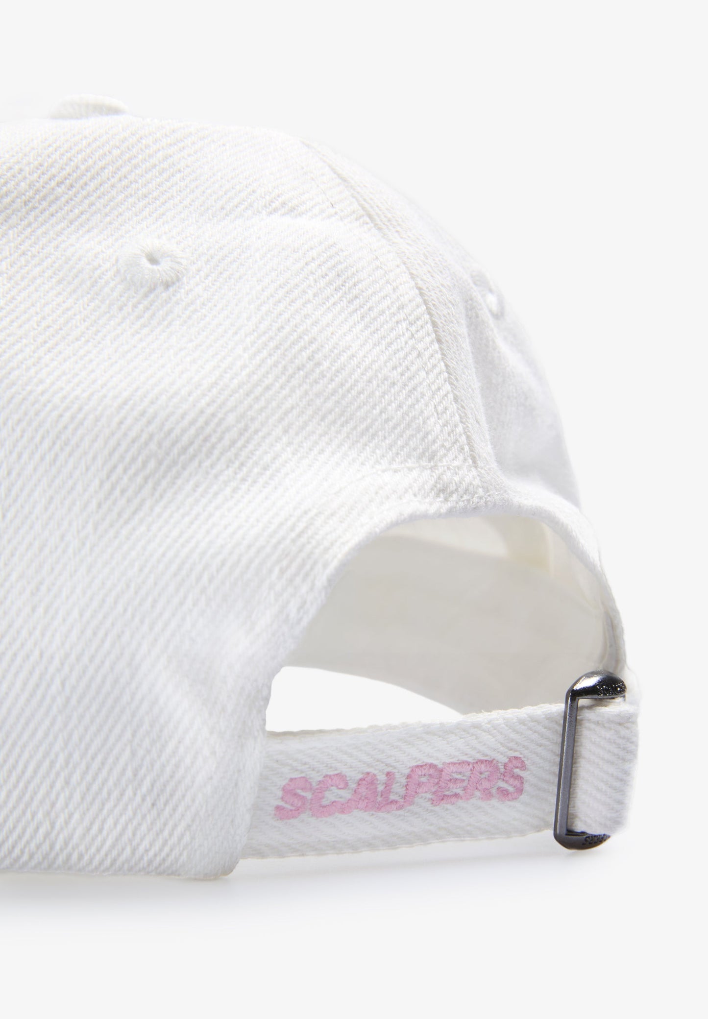 GORRA DETALLES BORDADOS