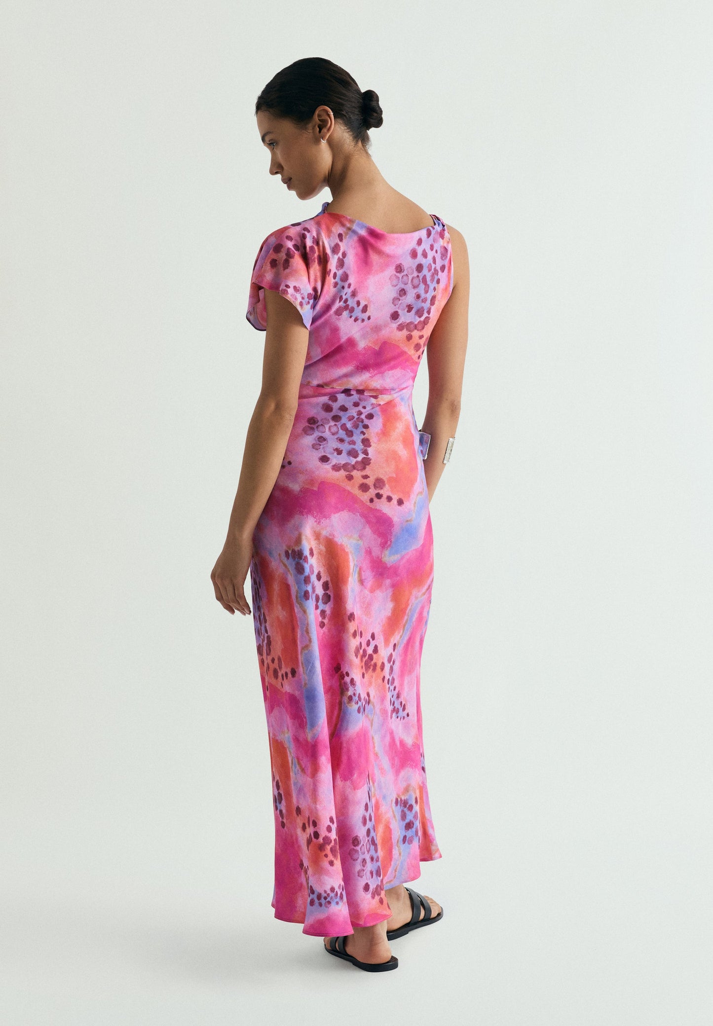 VESTIDO ASIMÉTRICO SATINADO