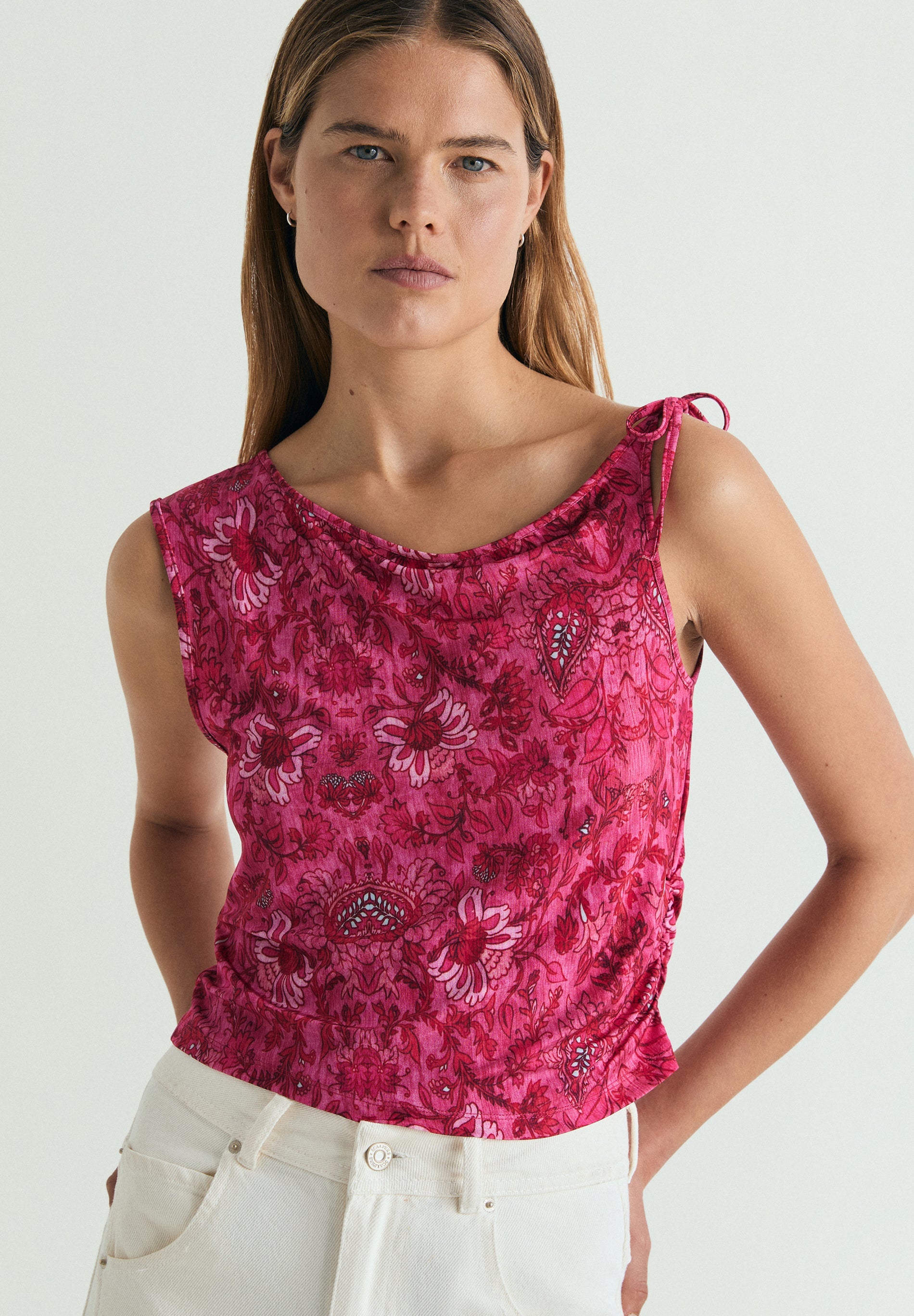 TOP ASIMÉTRICO ESTAMPADO