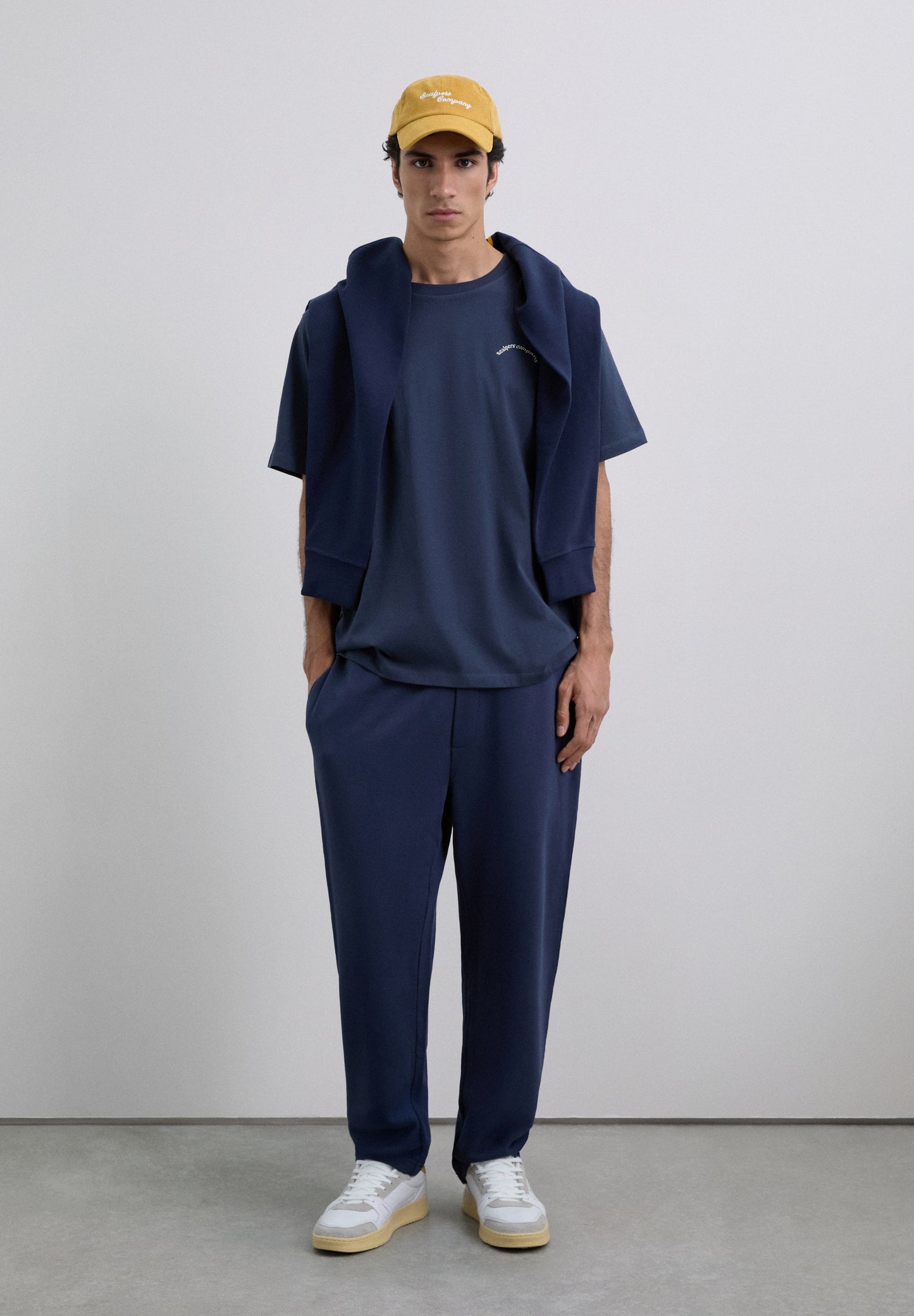 POLERA PRINT LOGO CONTRASTE