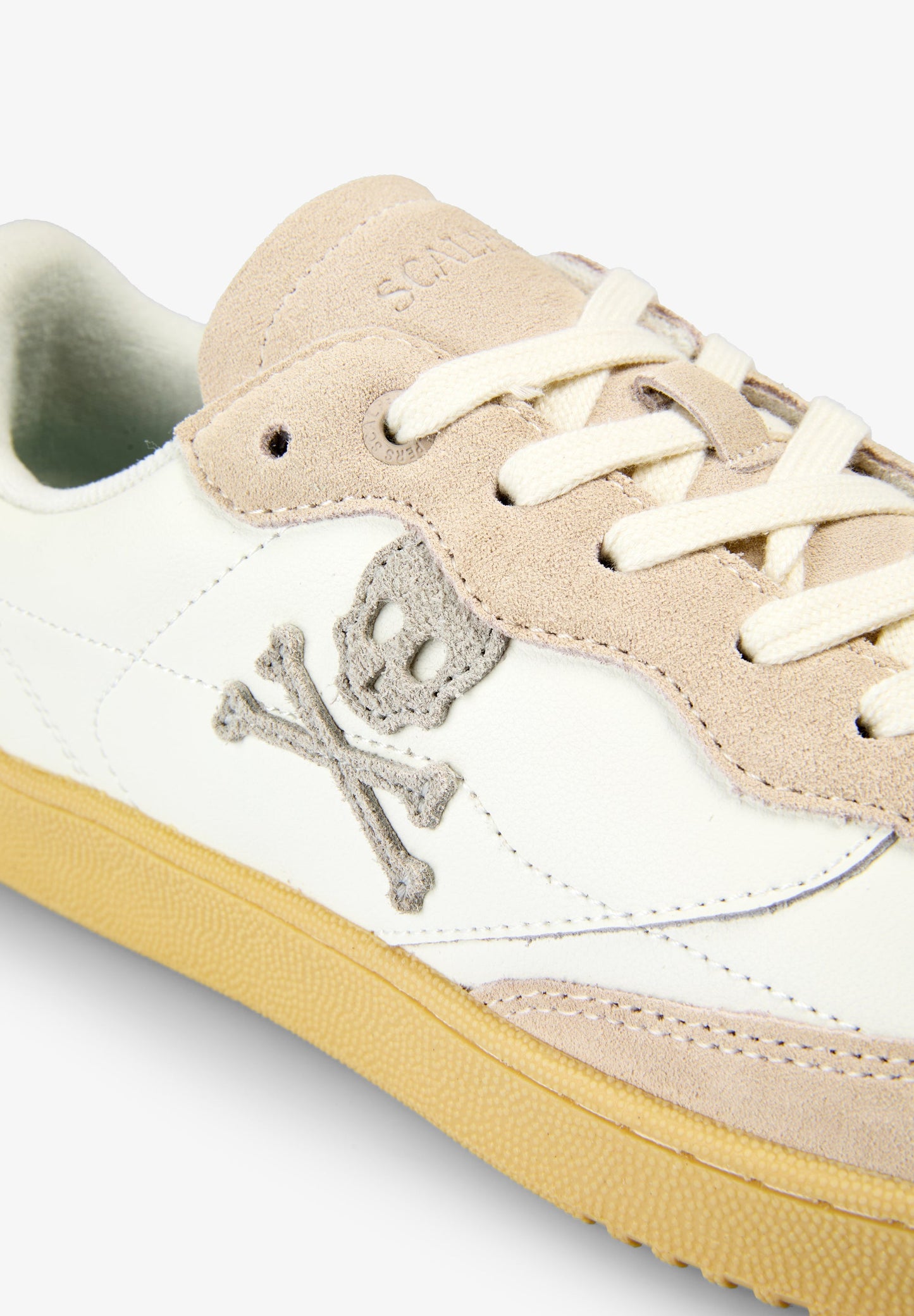 SNEAKERS CALAVERA PIEL