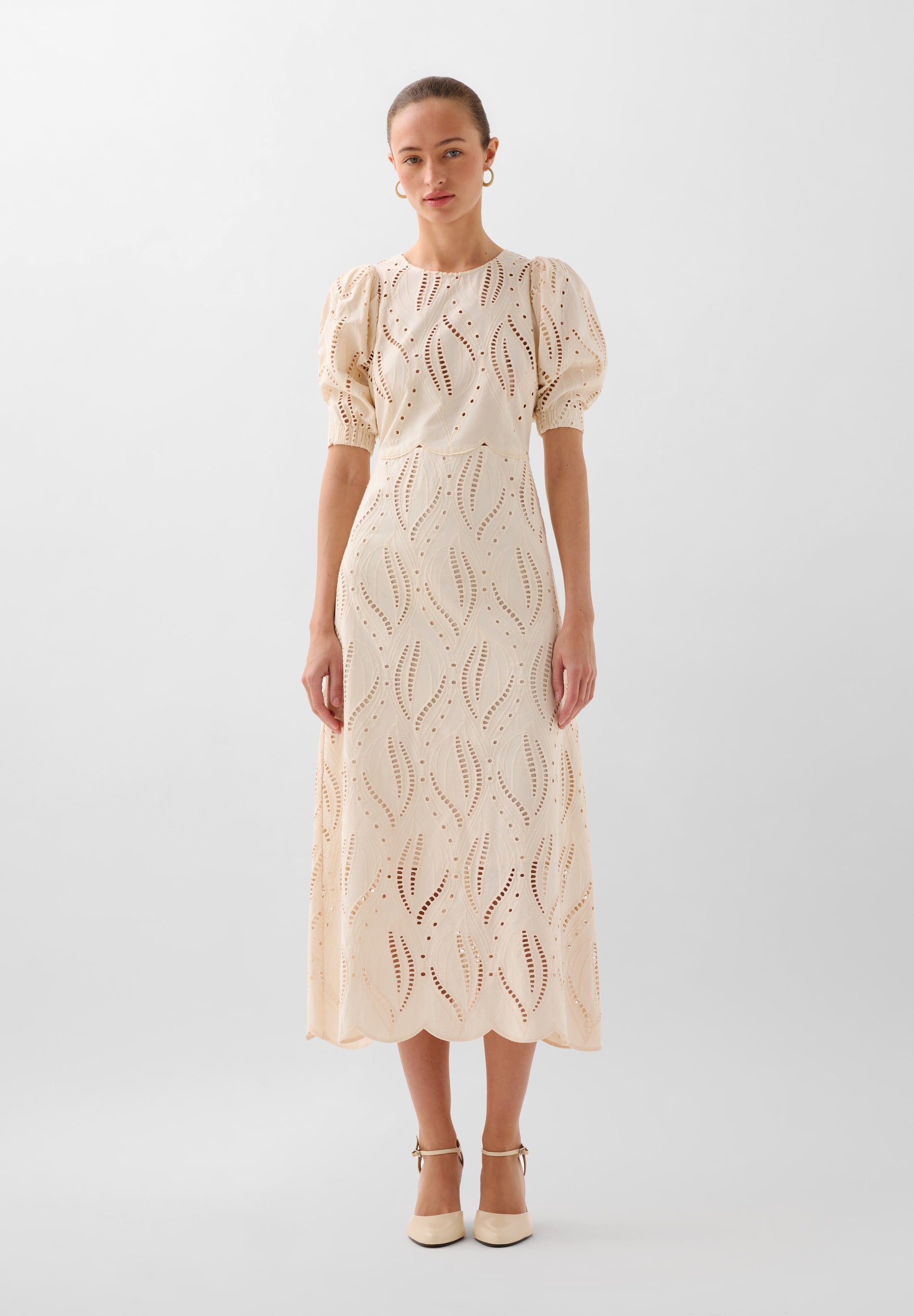 VESTIDO BORDADO MANGA ABULLONADA