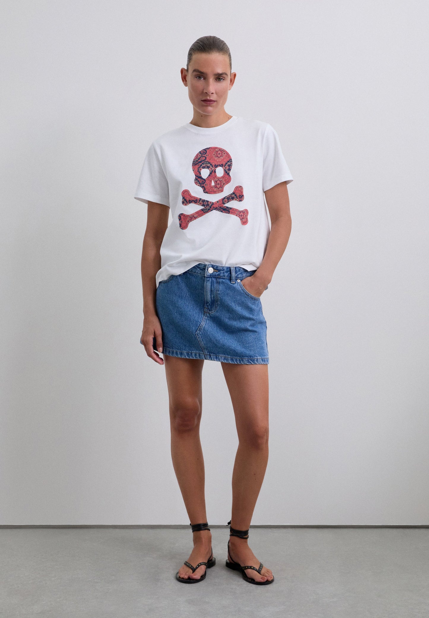 POLERA ESTAMPADA CALAVERA