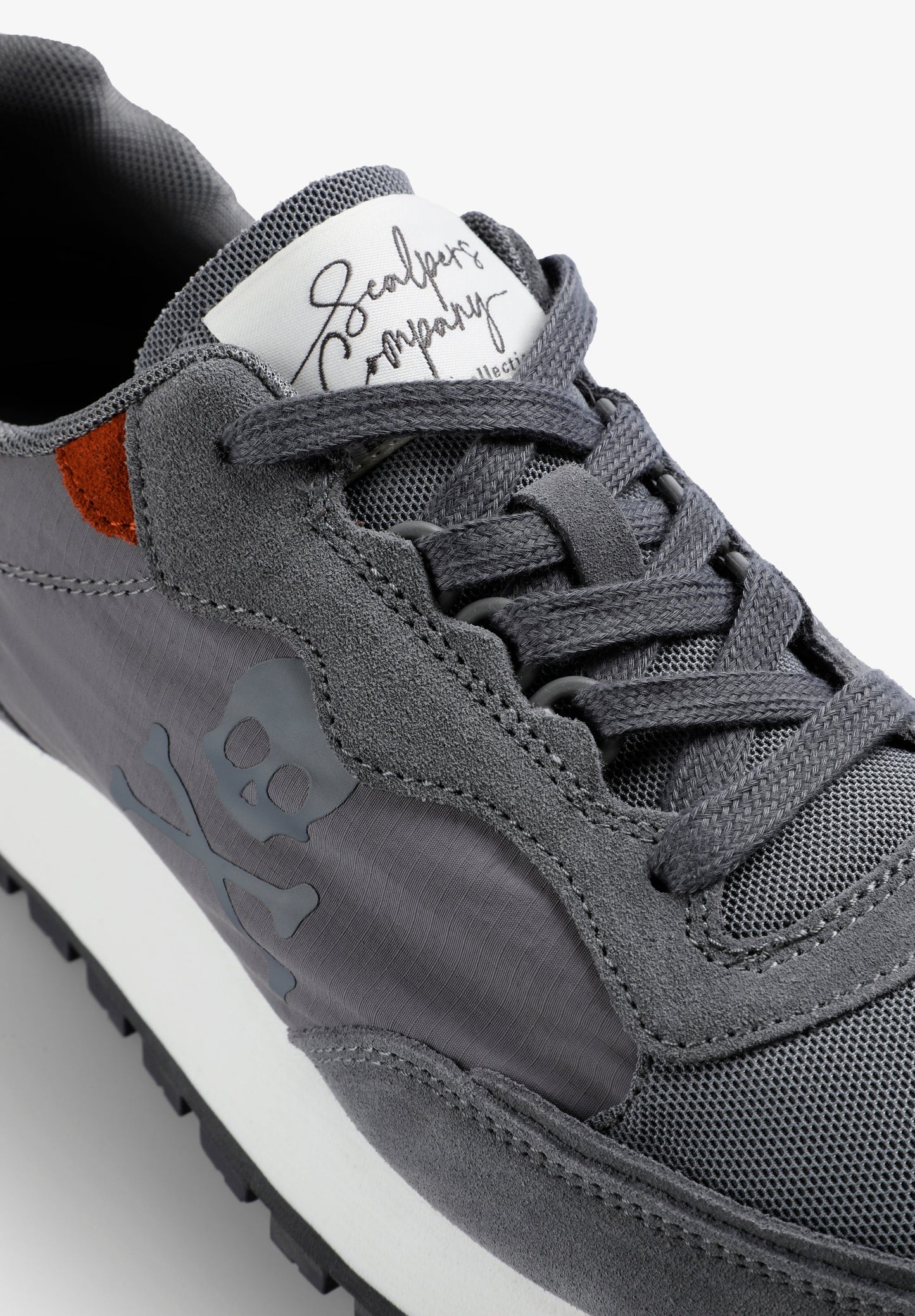 SNEAKERS LIGERAS CALAVERA CONTRASTE