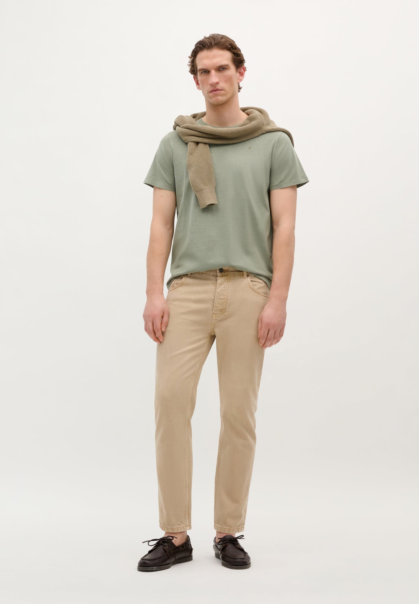 POLERA CALAVERA BORDADA TONO