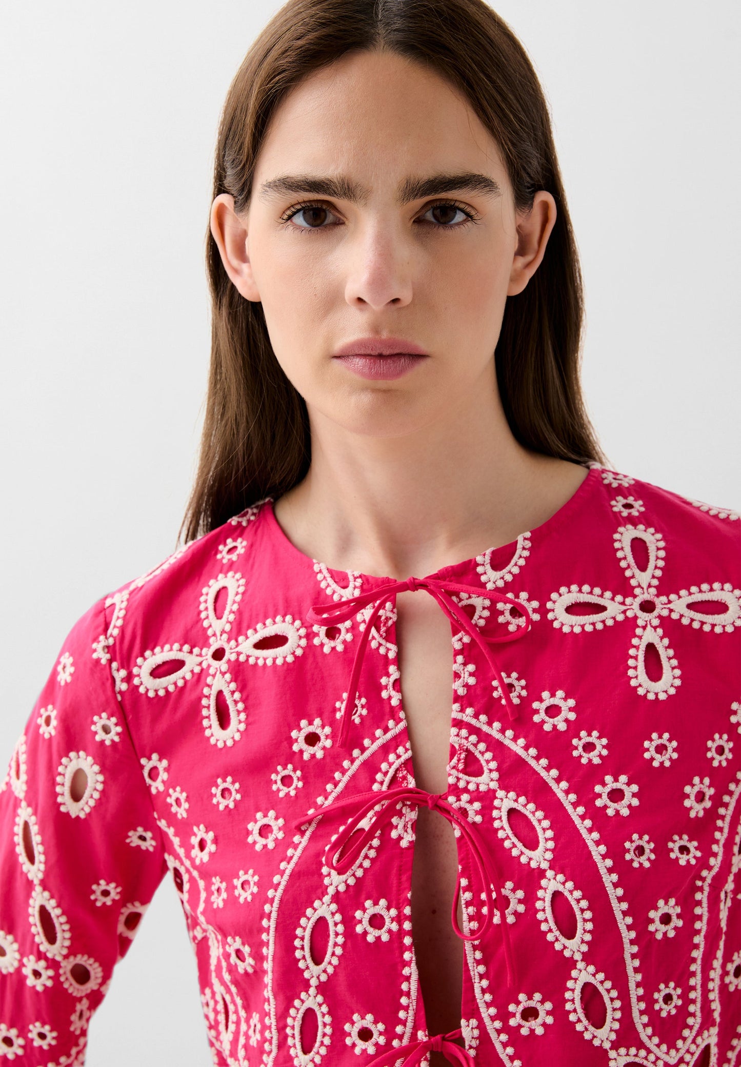 CAMISA BORDADOS CONTRASTE