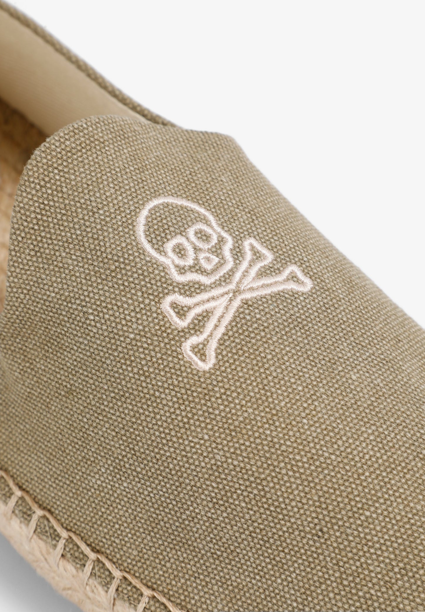 APARGATA PUNTO CALAVERA CONTRASTE