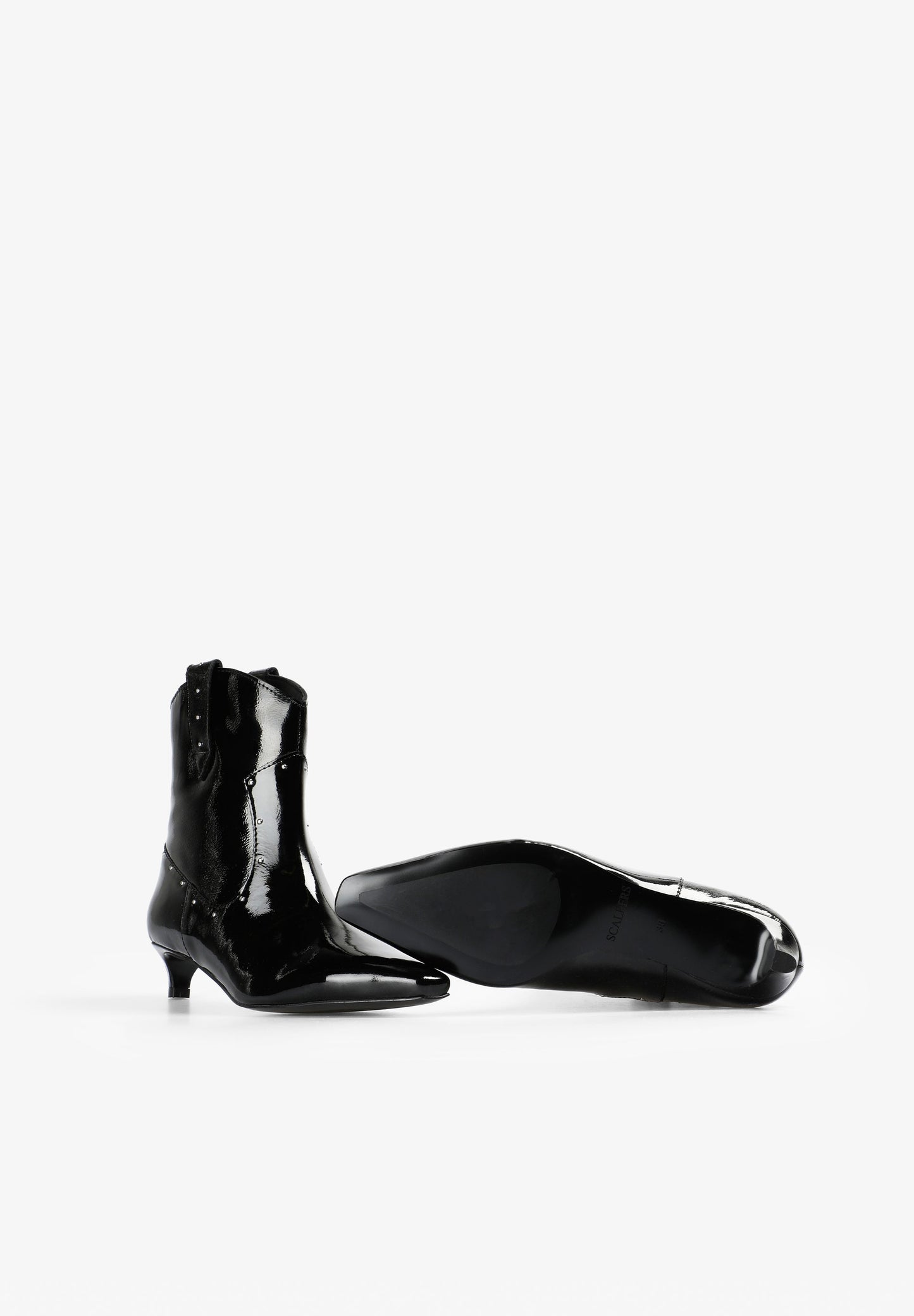 BOTAS PIEL PUNTA TACHAS