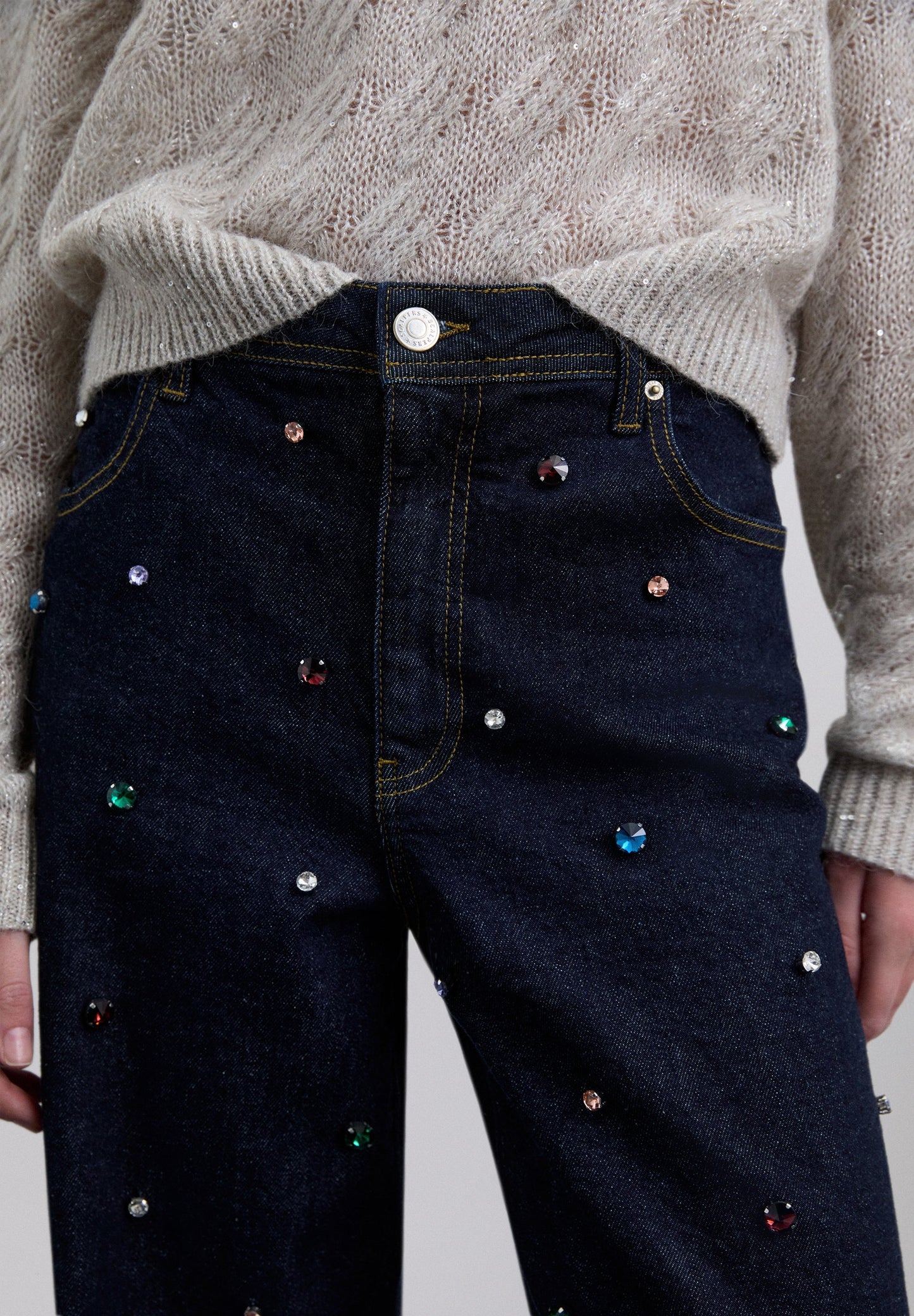 PANTALÓN DENIM CON ABALORIOS