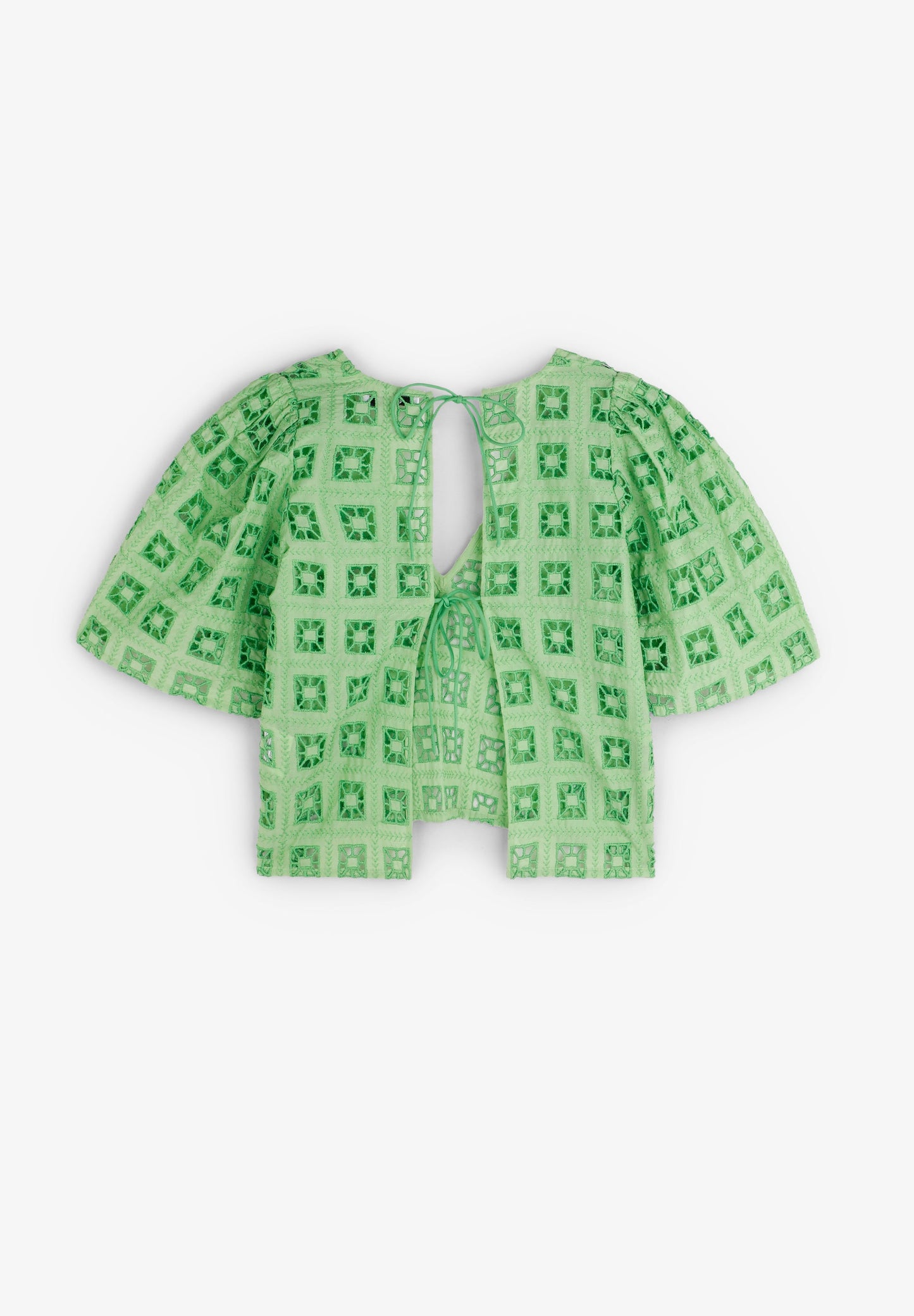 TOP DETALLES BORDADOS