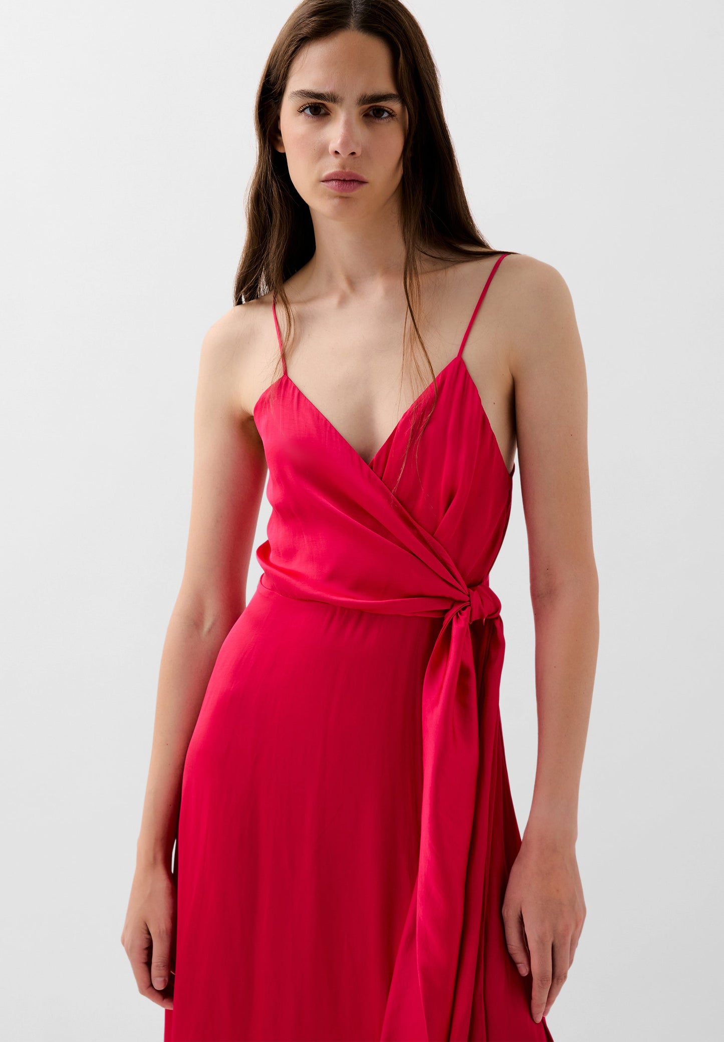 VESTIDO ESCOTE ASIMÉTRICO