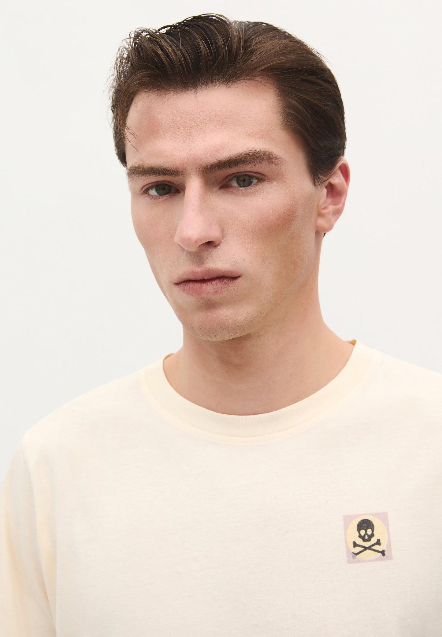 POLERA CALAVERA LOGO BRANDING