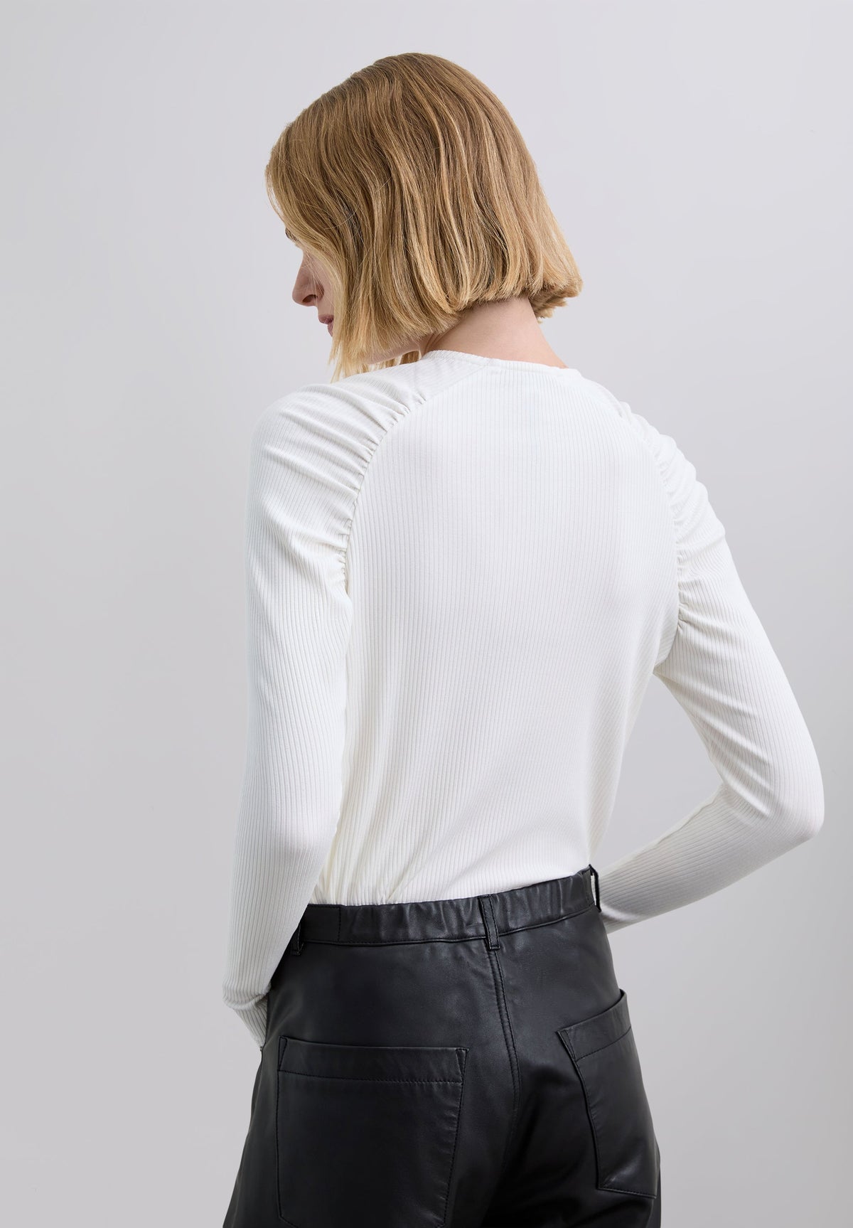 POLERA CANALÉ FRUNCIDO EN HOMBRO