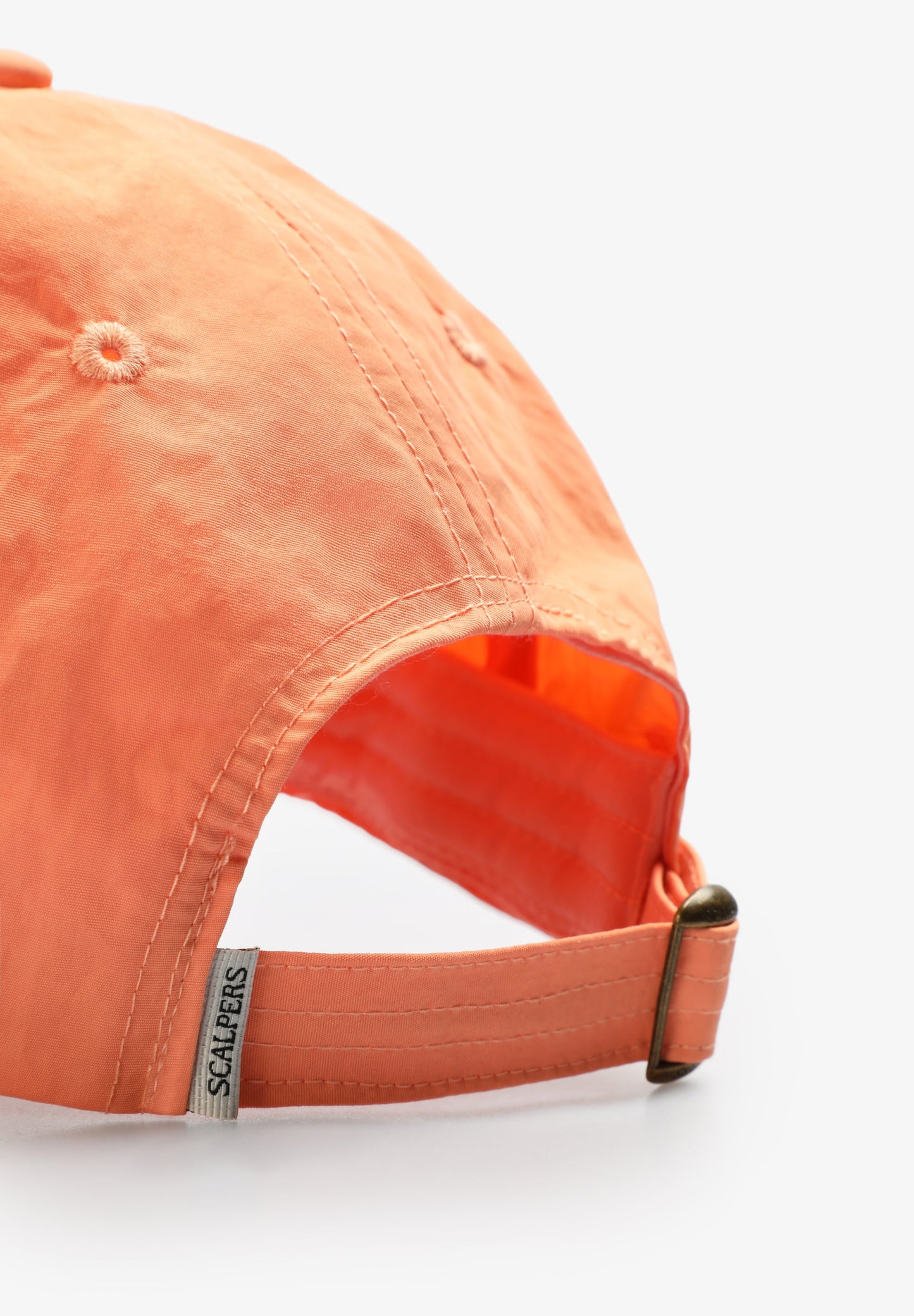 GORRA CALAVERA BORDADA CONTRASTE