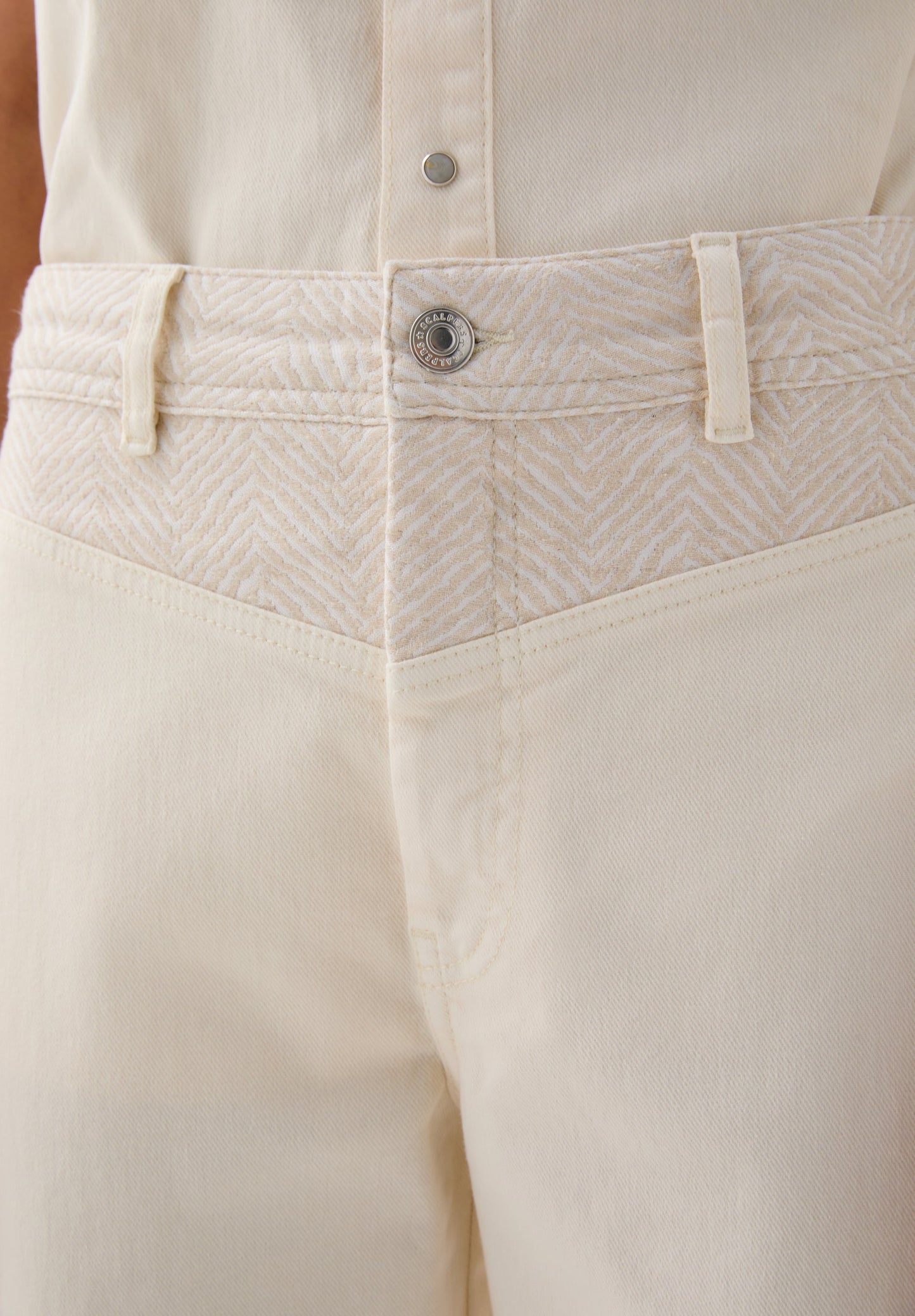 JEANS DETALLES CONTRASTE