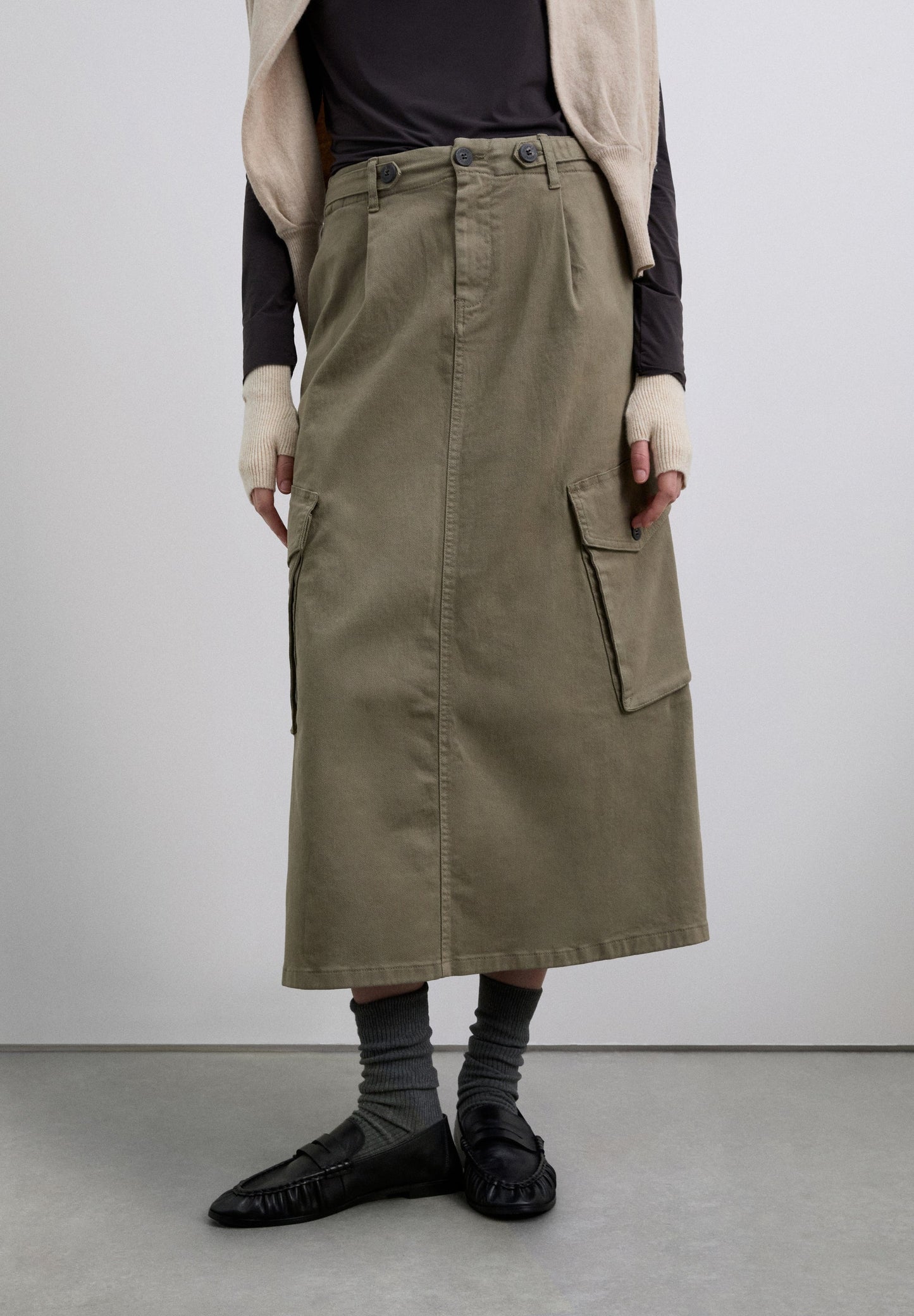 FALDA MIDI CARGO BOLSILLOS