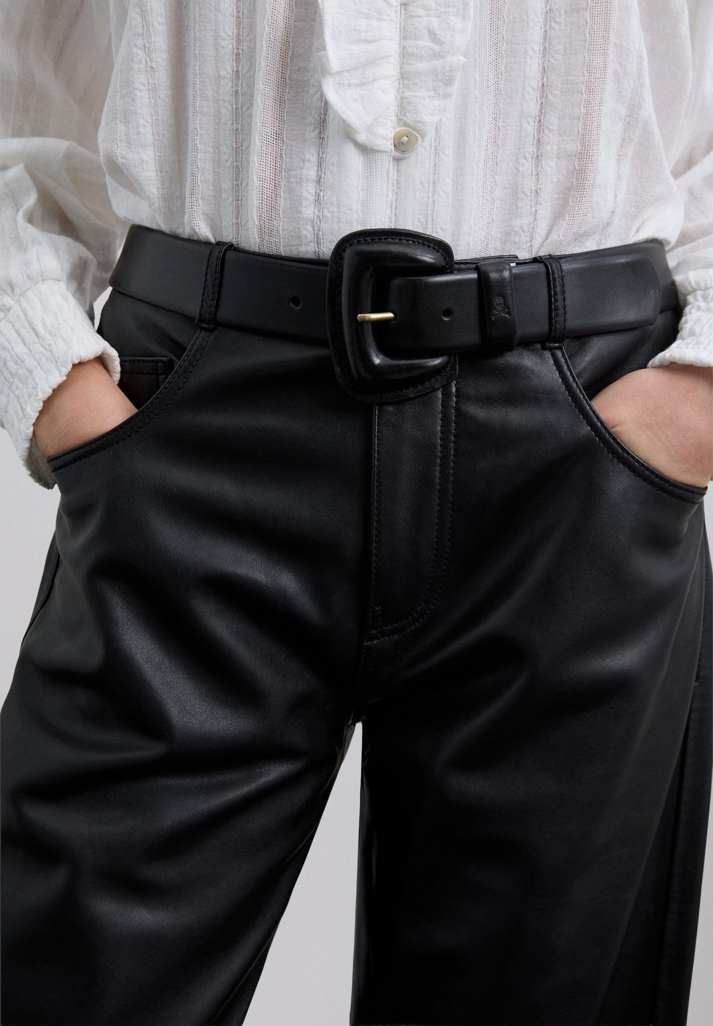 PANTALÓN PIEL RECTO TIRO ALTO