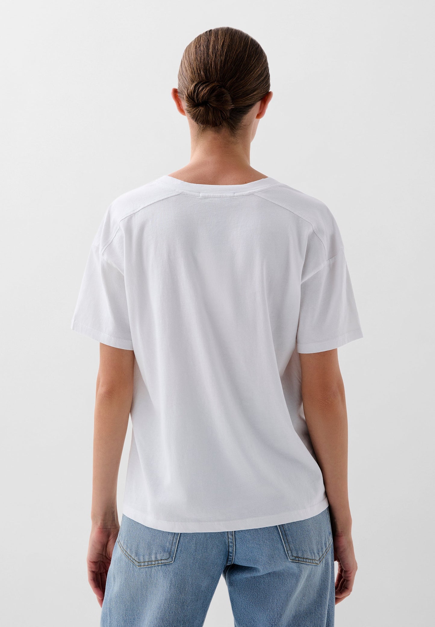 POLERA BÁSICA ESCOTE V