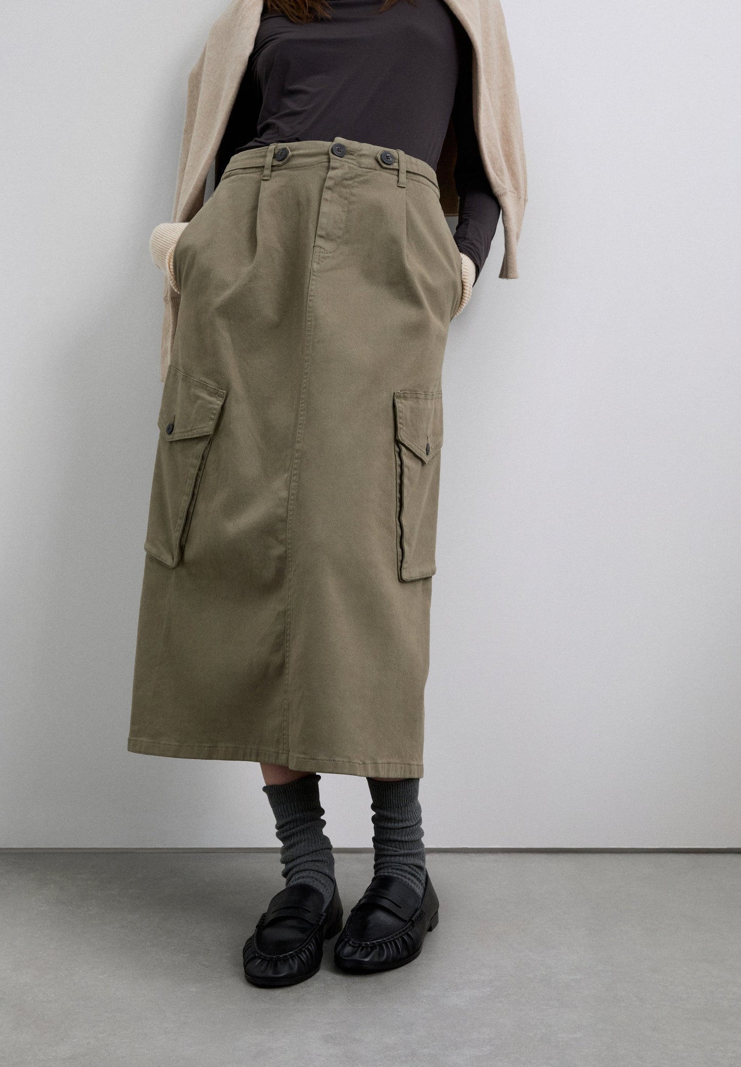 FALDA MIDI CARGO BOLSILLOS