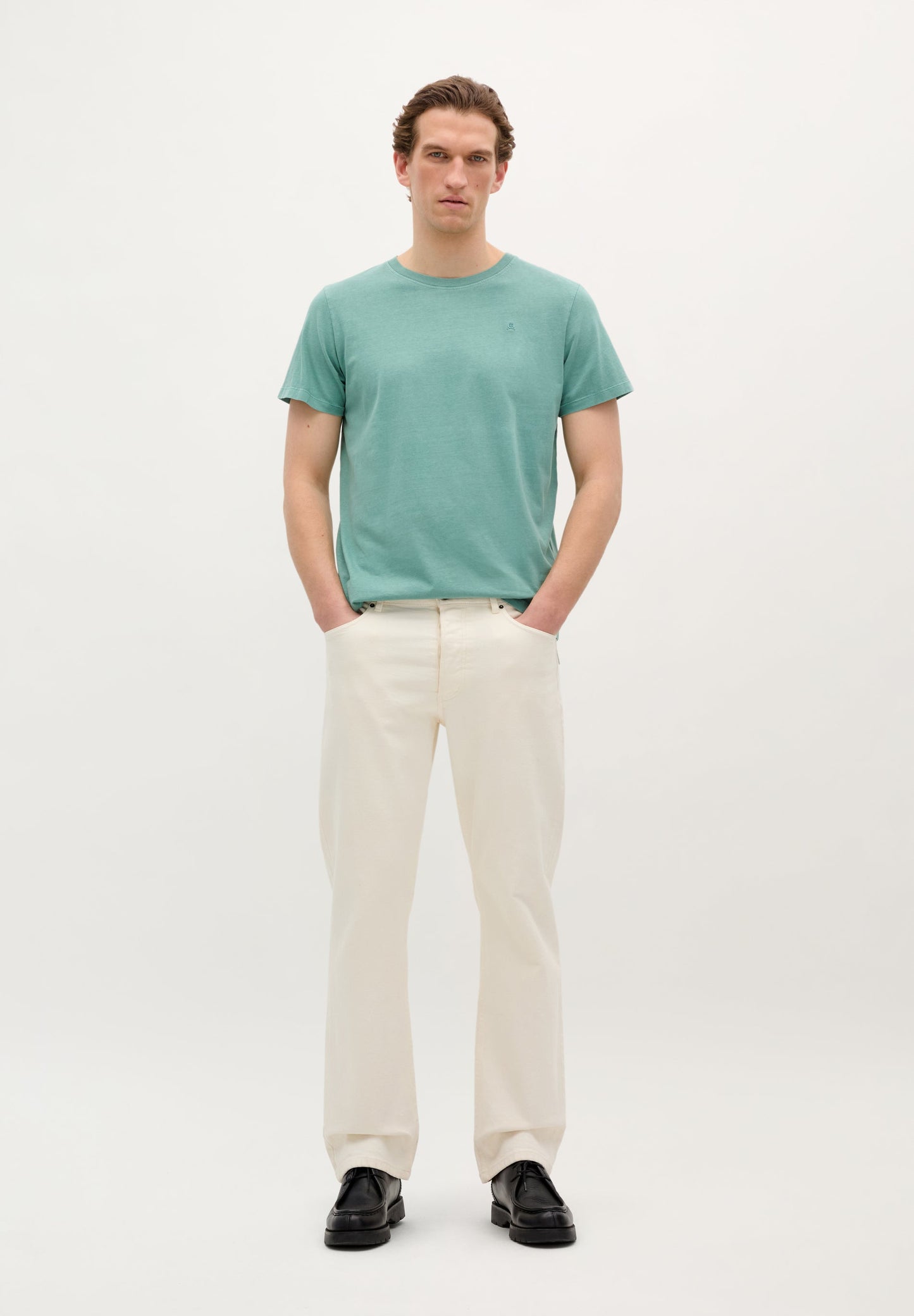 POLERA CALAVERA BORDADA TONO