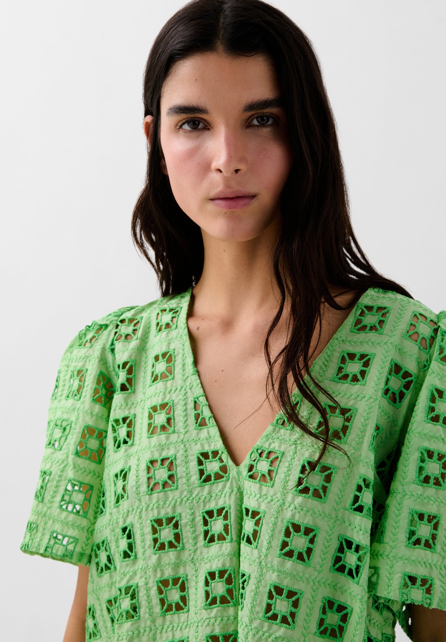 TOP DETALLES BORDADOS