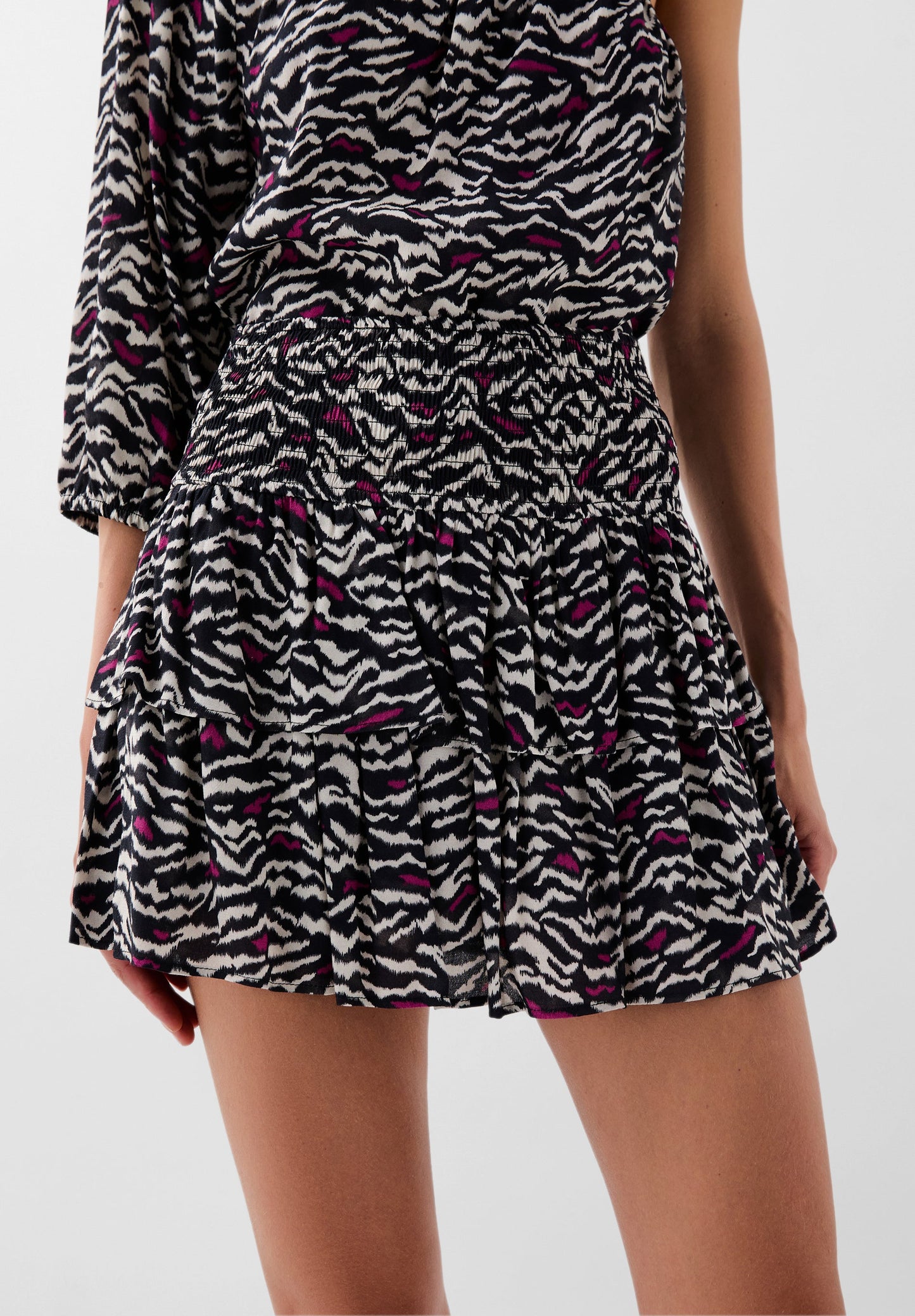 FALDA PLISADA NIDO ABEJA