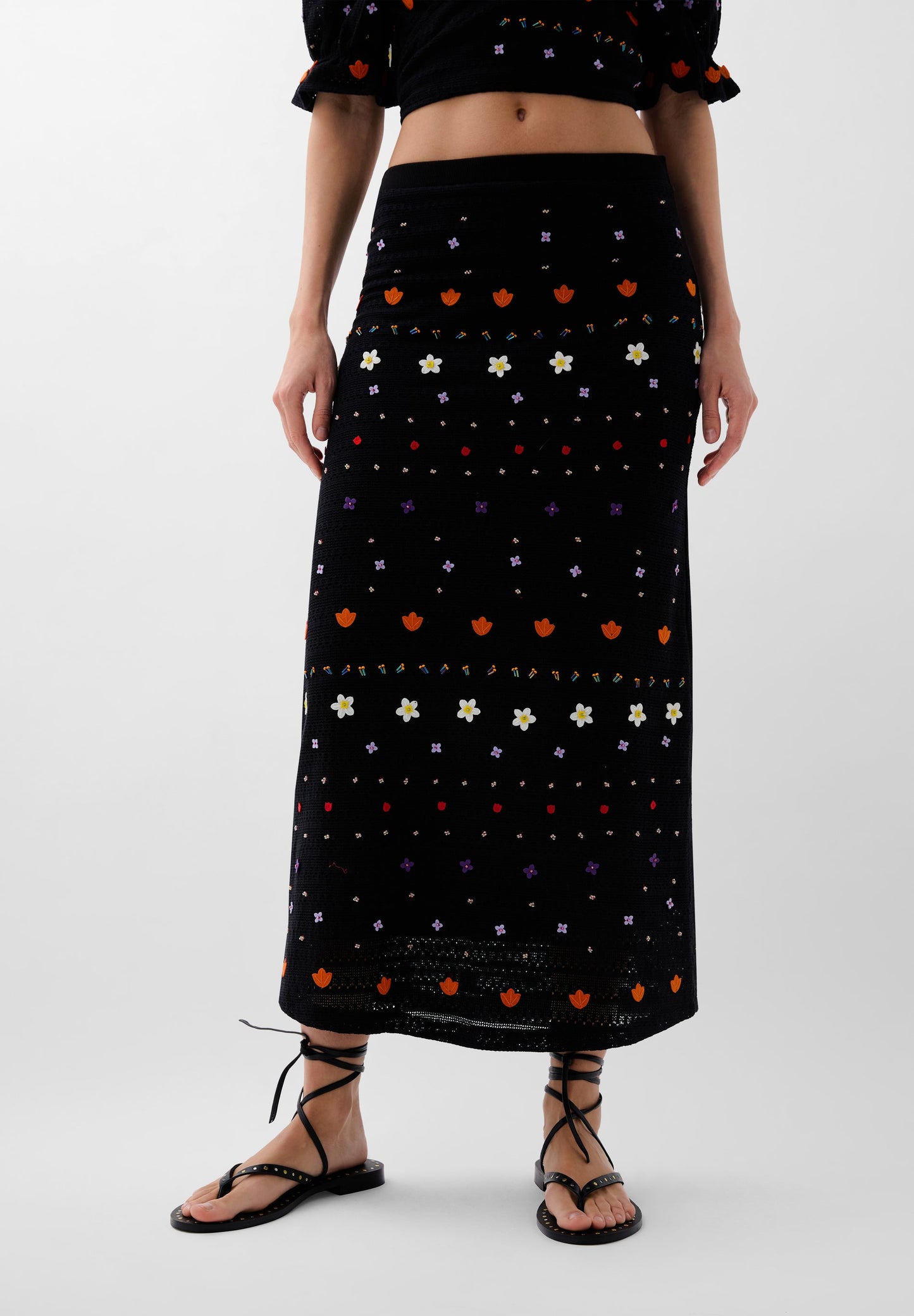 FALDA PUNTO DETALLES BORDADOS