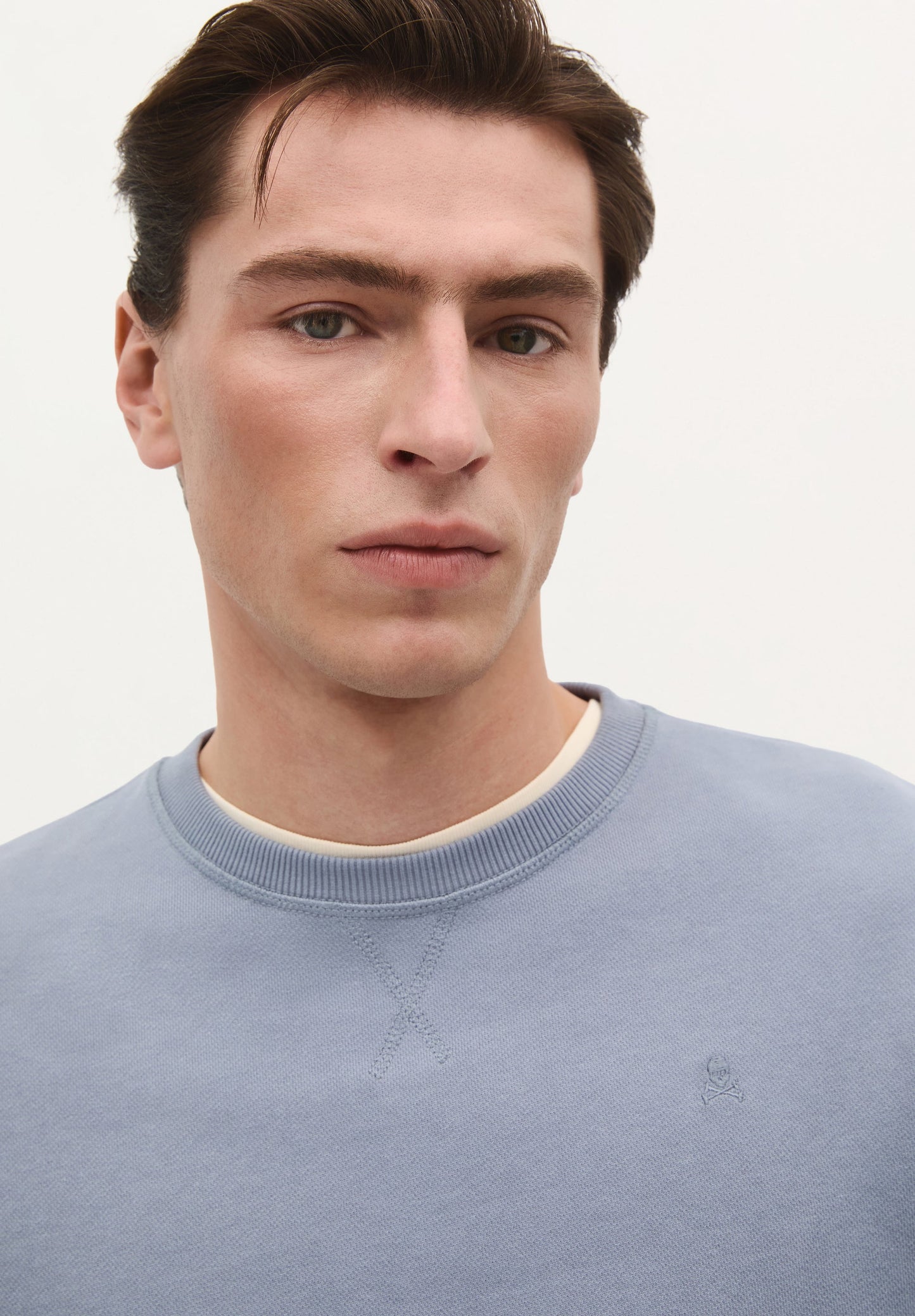 POLERÓN BÁSICO CALAVERA BORDADA