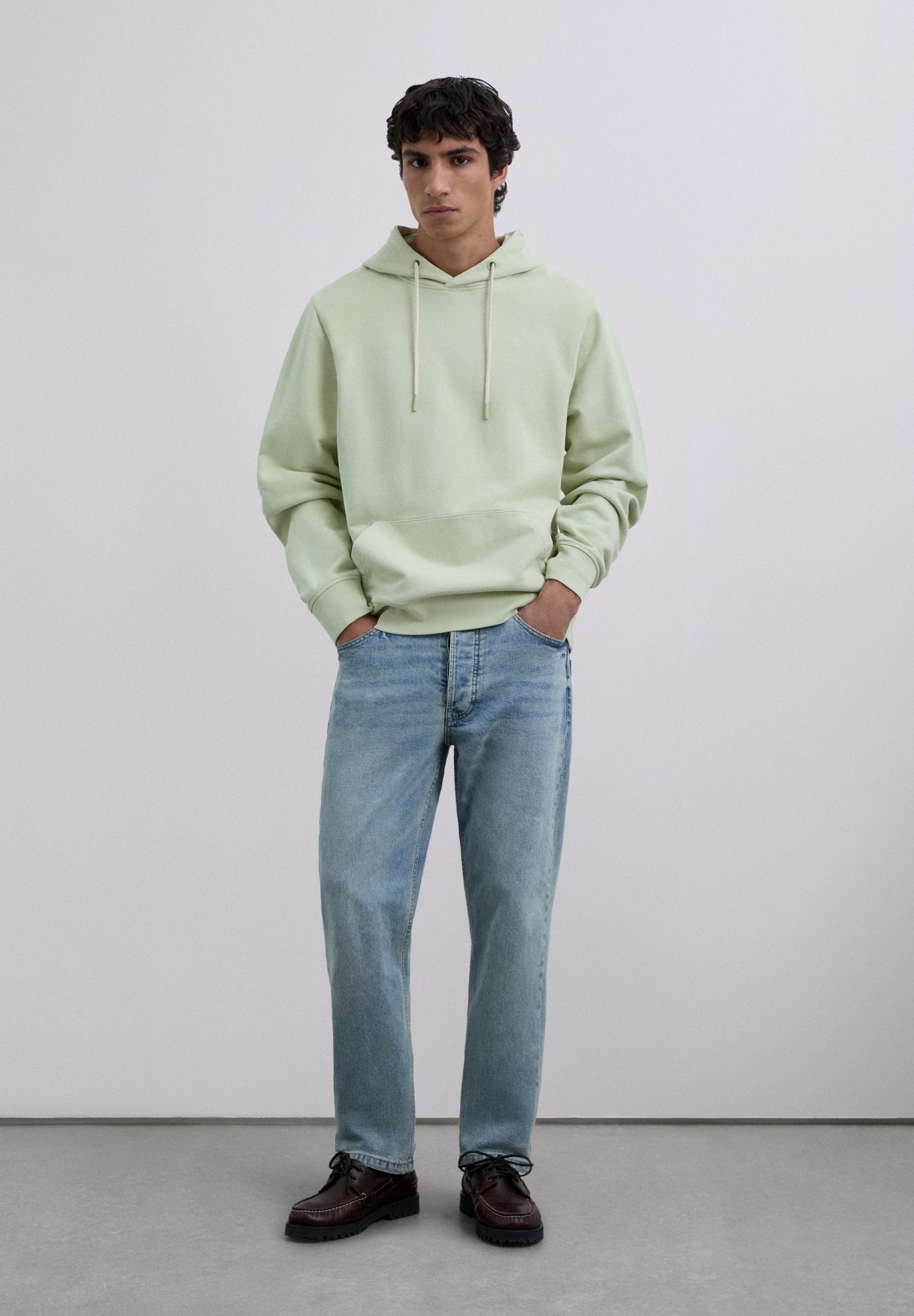 POLERÓN CAPUCHA BÁSICA BORDADA