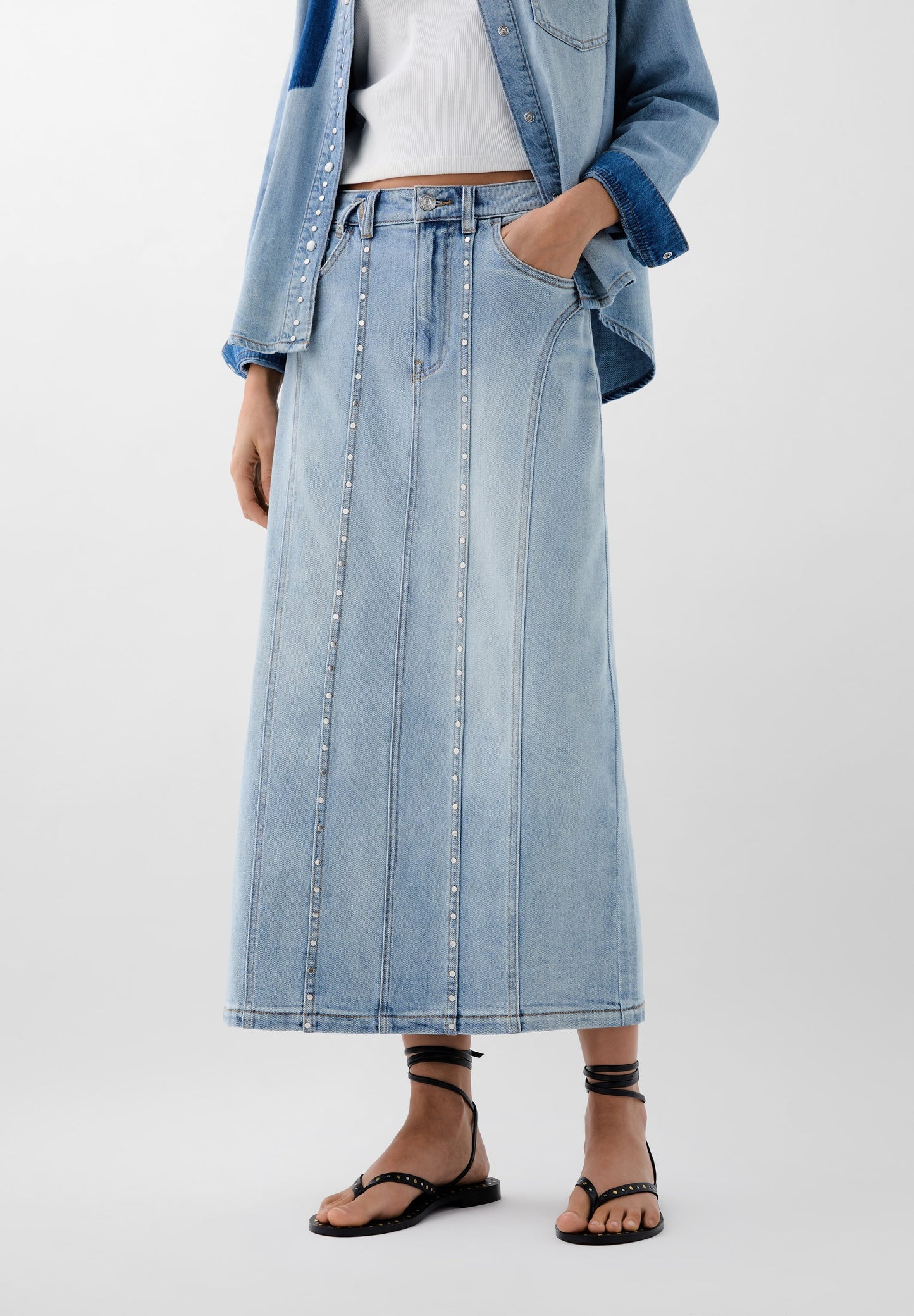 FALDA DENIM TACHUELAS BOLSILLO CONTRASTE