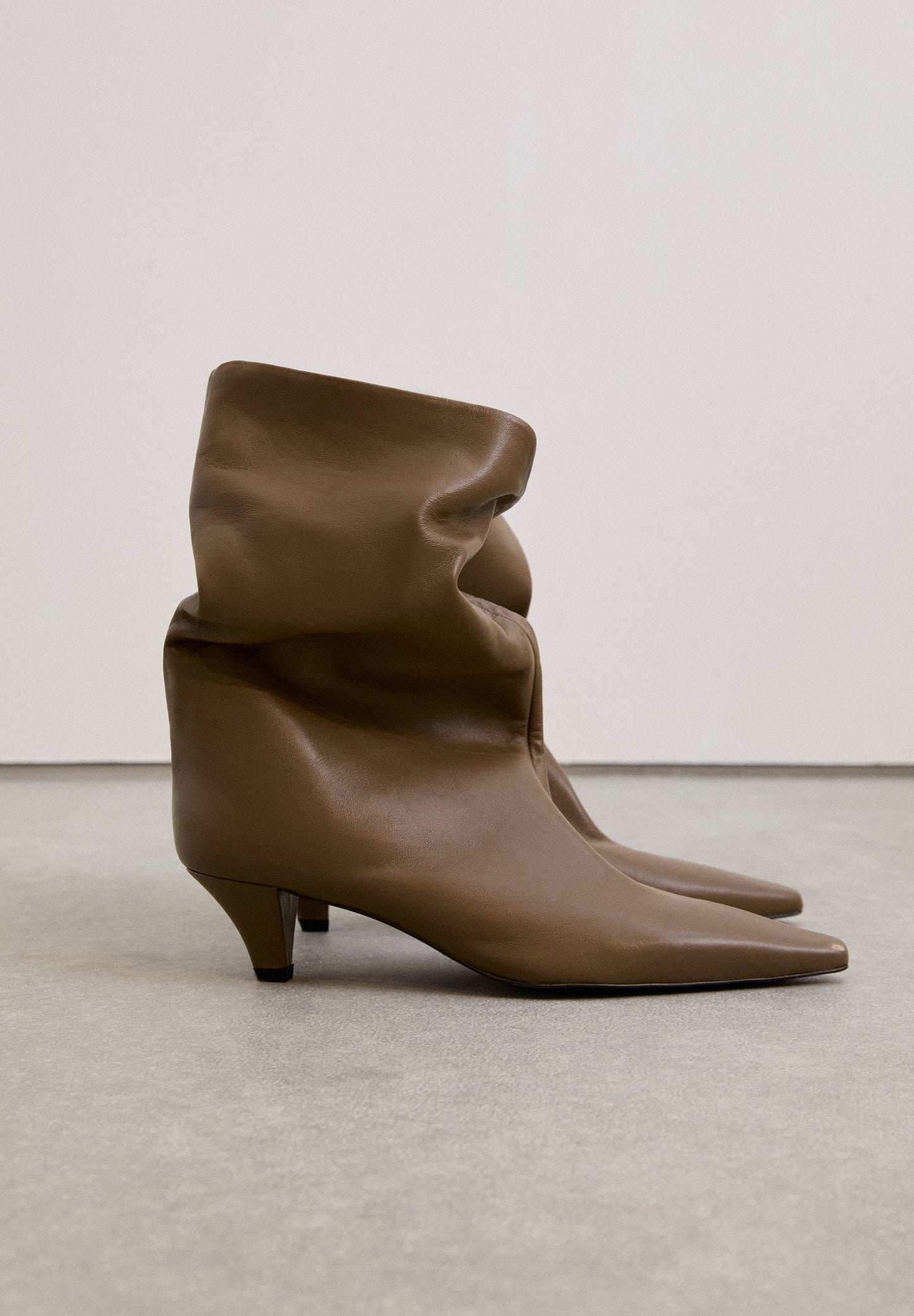 BOTA PIEL FRUNCIDO PUNTA