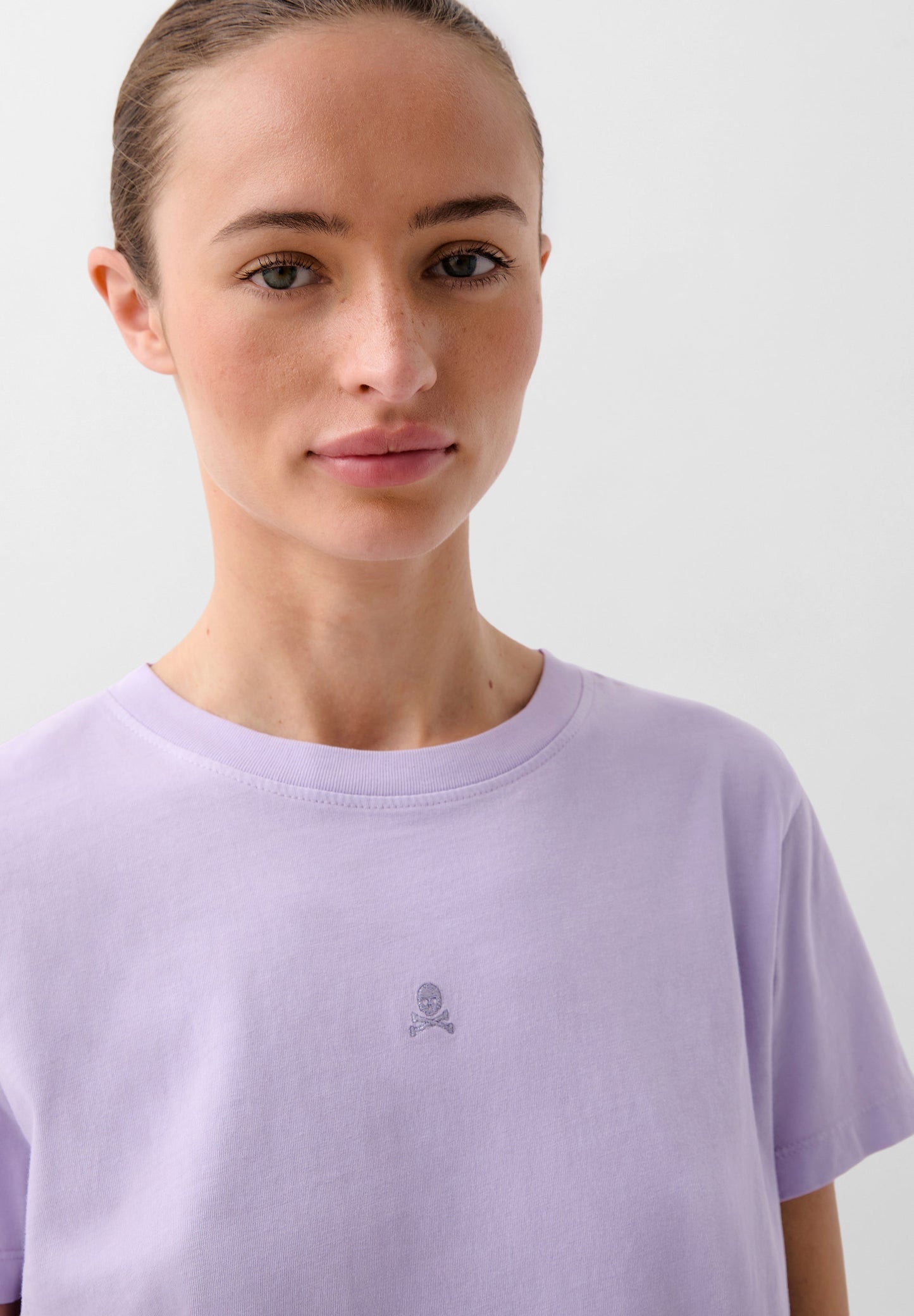 POLERA BÁSICA CALAVERA