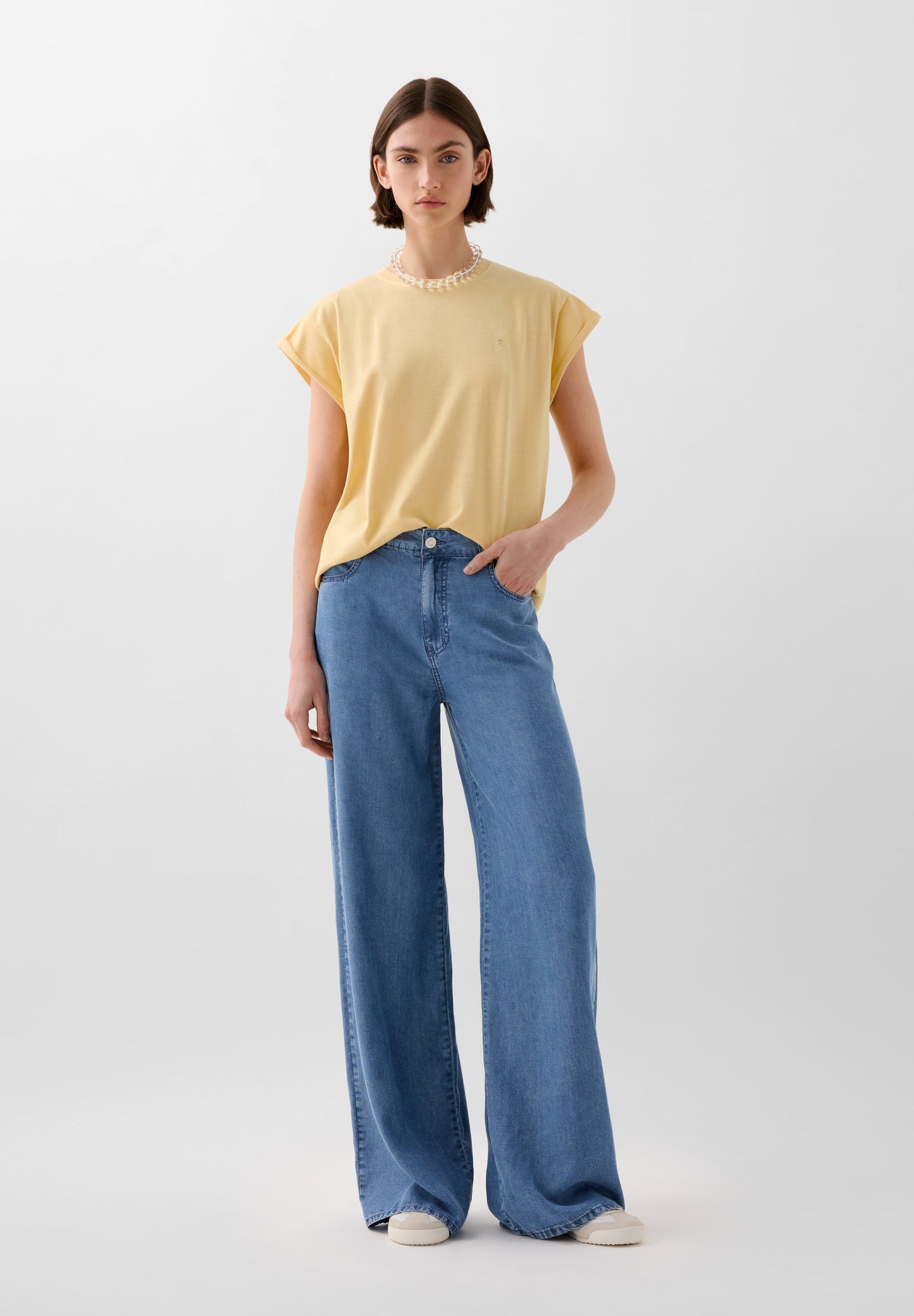 POLERA CALAVERA BORDADA TONO