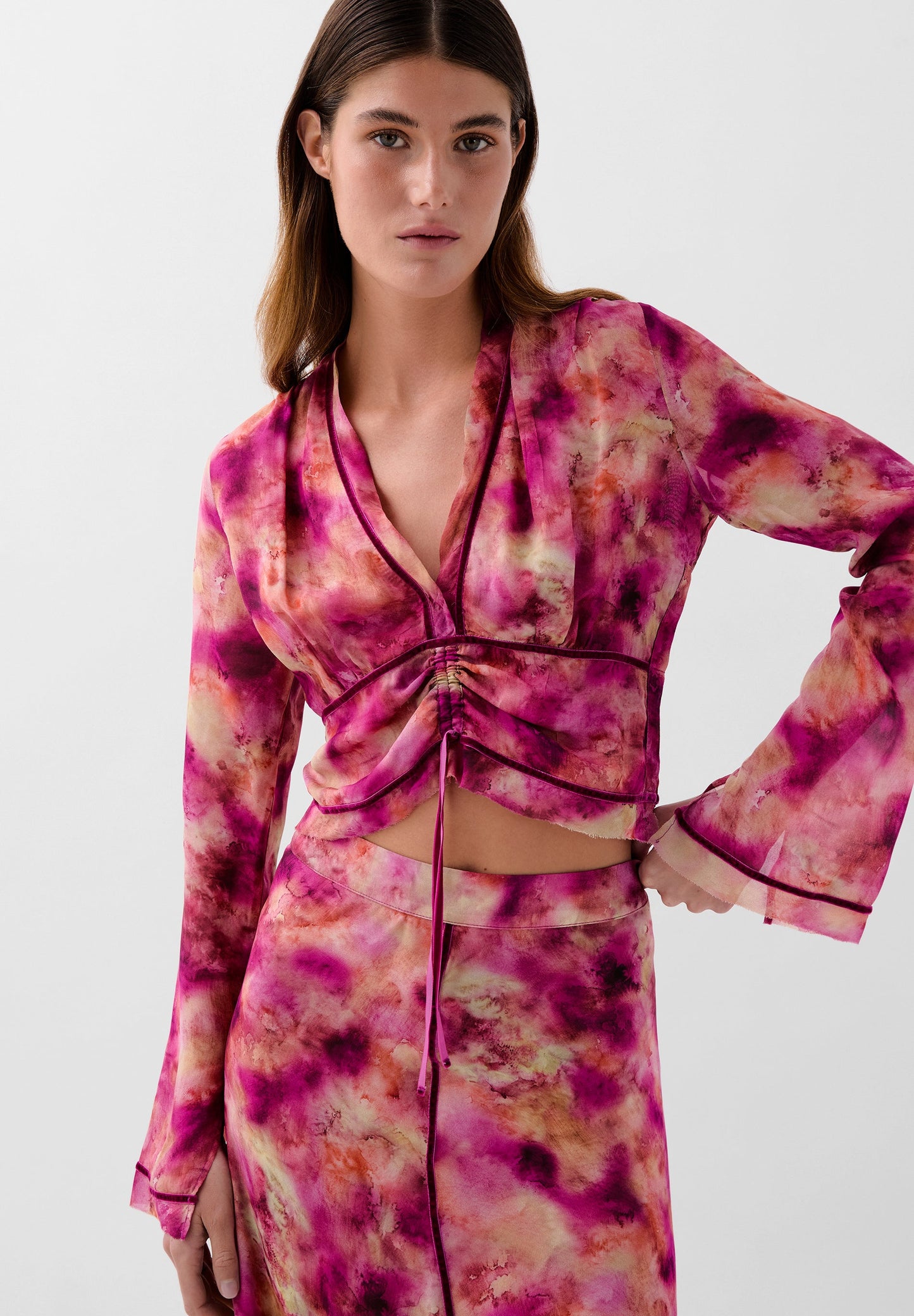 BLUSA TIE DYE RIBETE TERCIOPELO
