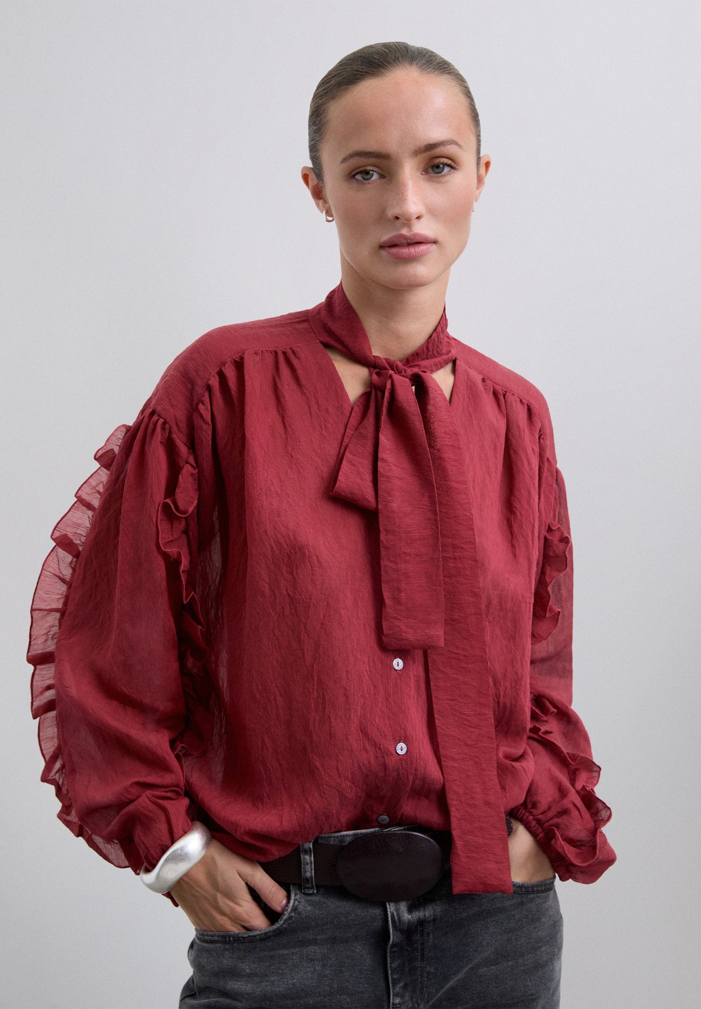 BLUSA DETALLE LAZO FRUNCES