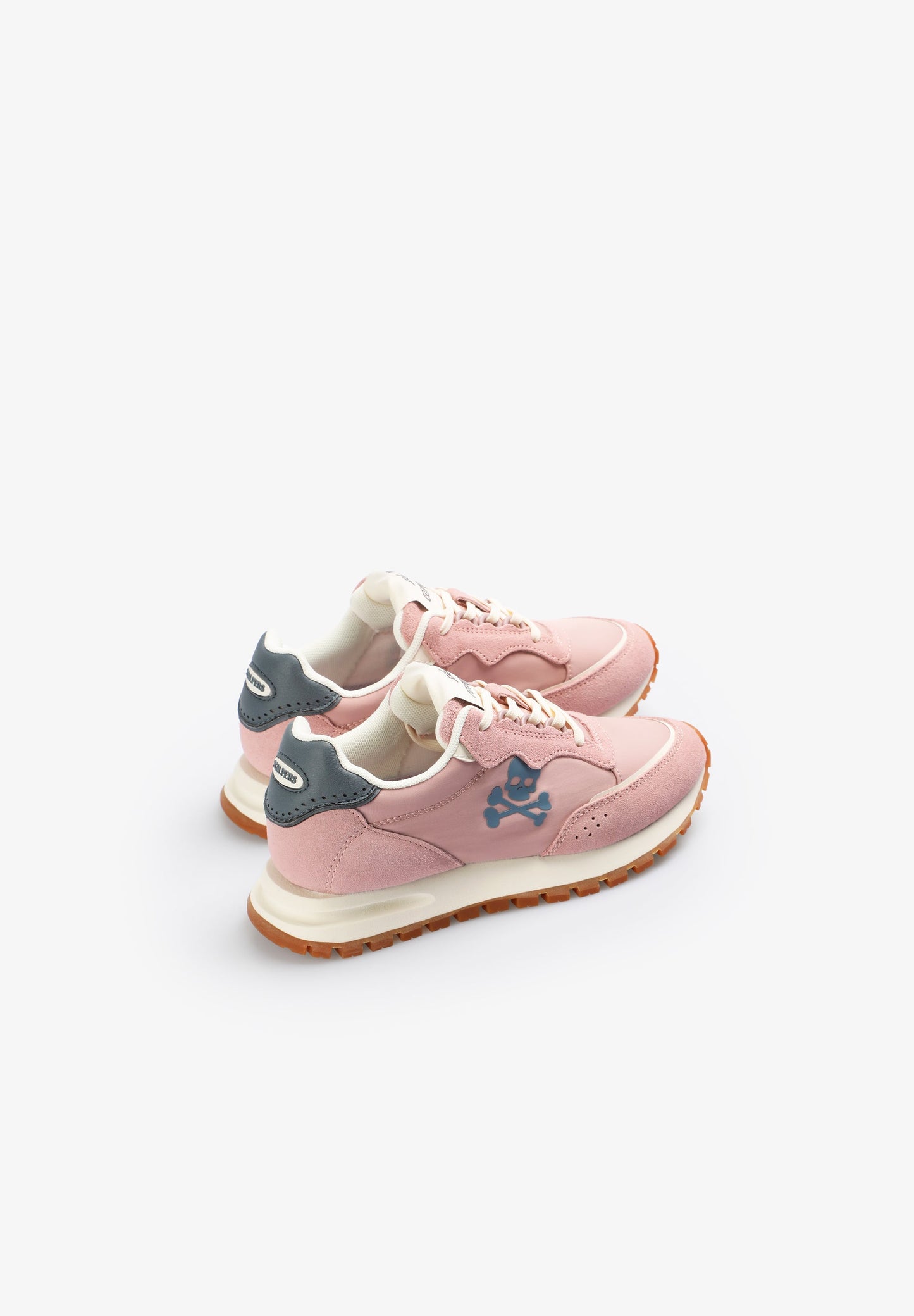 SNEAKERS CALAVERA SUELA PRONUNCIADA