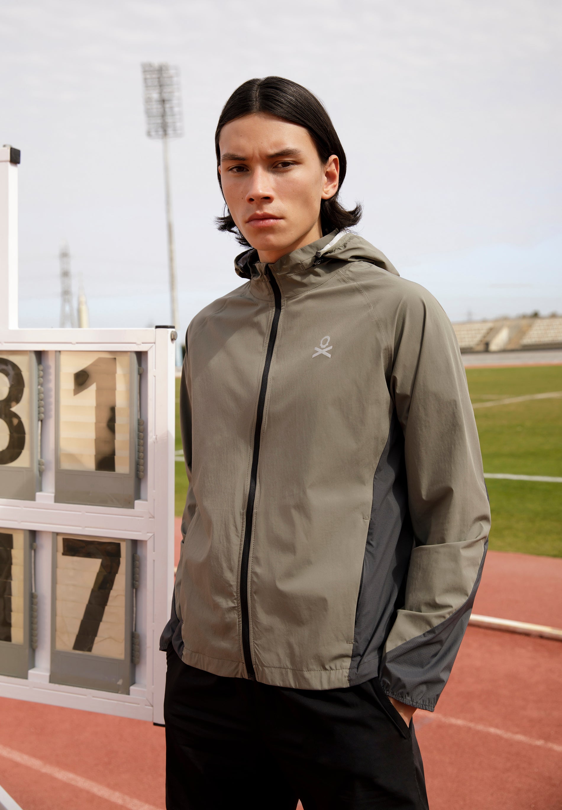 CHAQUETA CORTAVIENTOS DEPORTIVA ADN