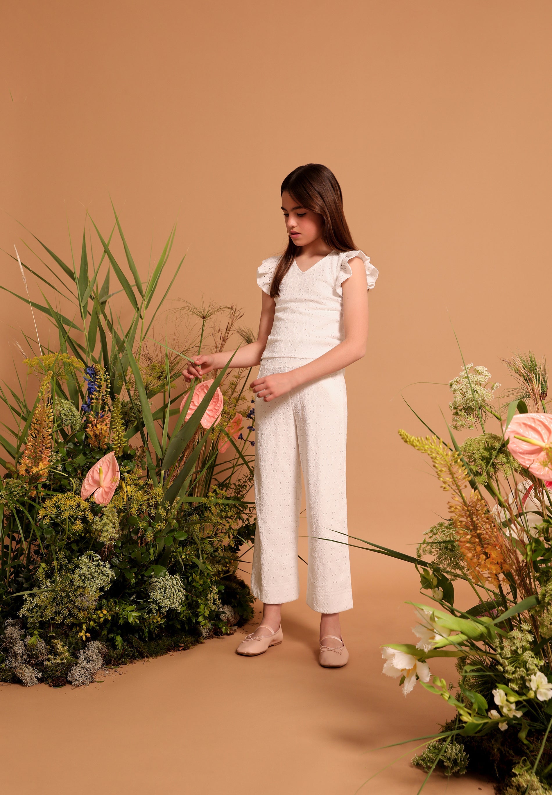 PANTALÓN DETALLES CALADOS