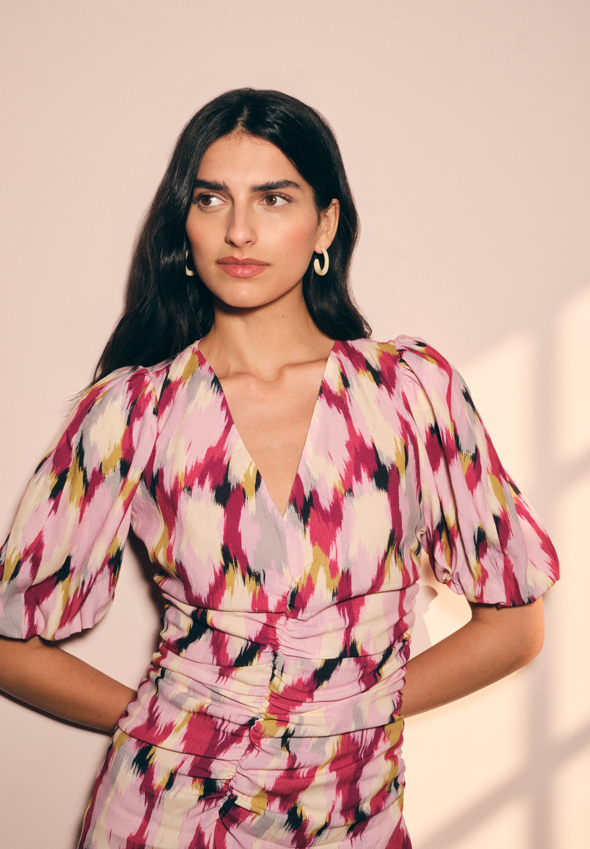 VESTIDO MINI ESTAMPADO FRUNCES