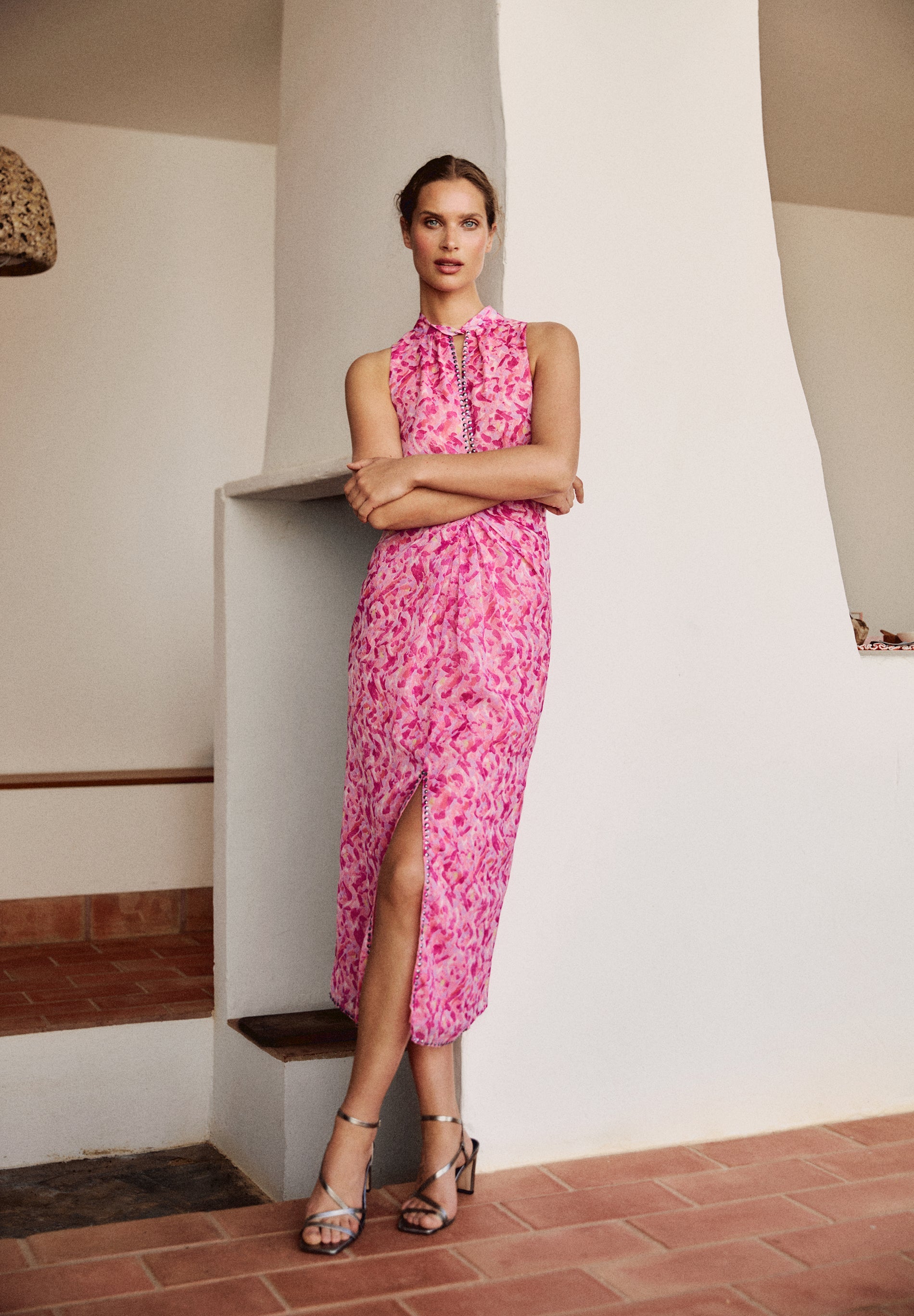 VESTIDO HALTER ABERTURA ESCOTE