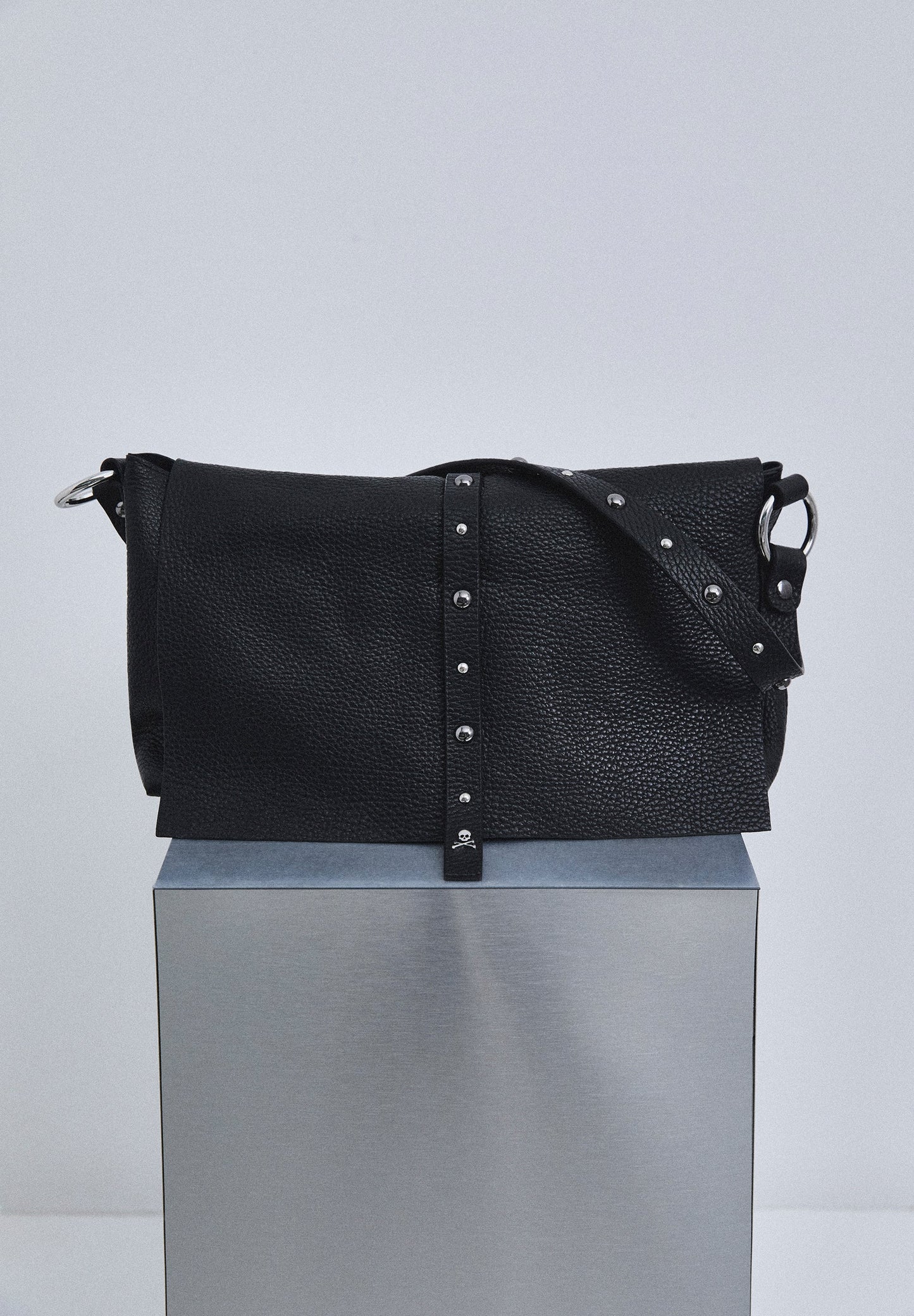 BOLSO PIEL DETALLES STUDS - Scalpers