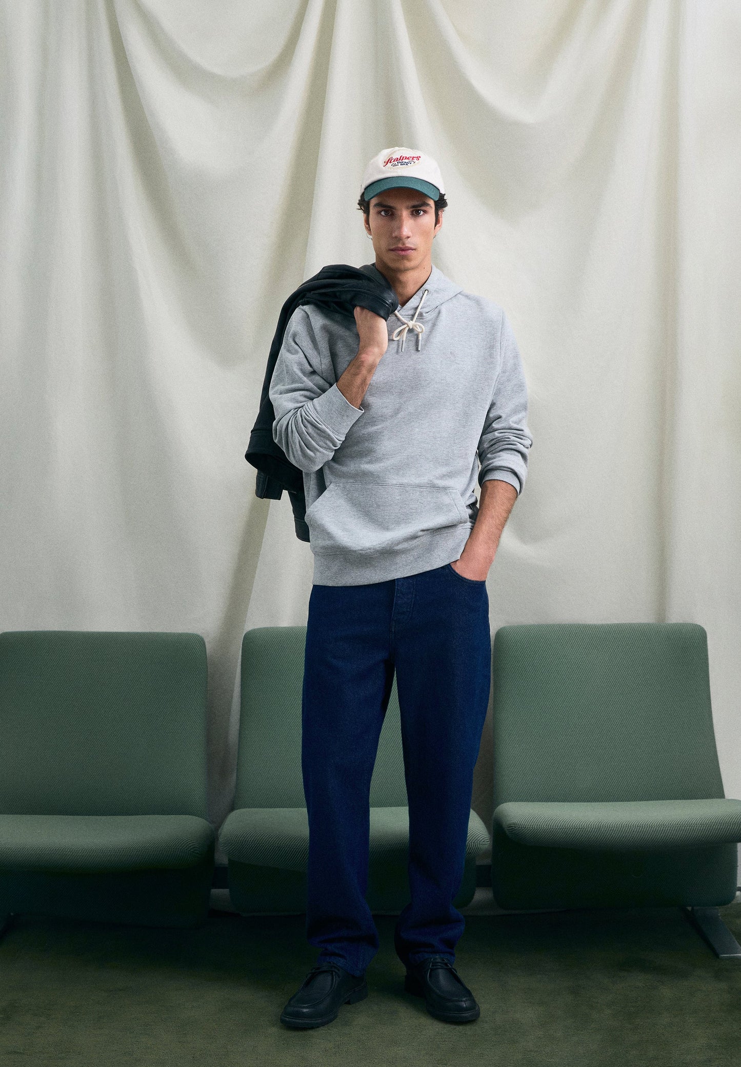 POLERÓN CAPUCHA BÁSICA BORDADA