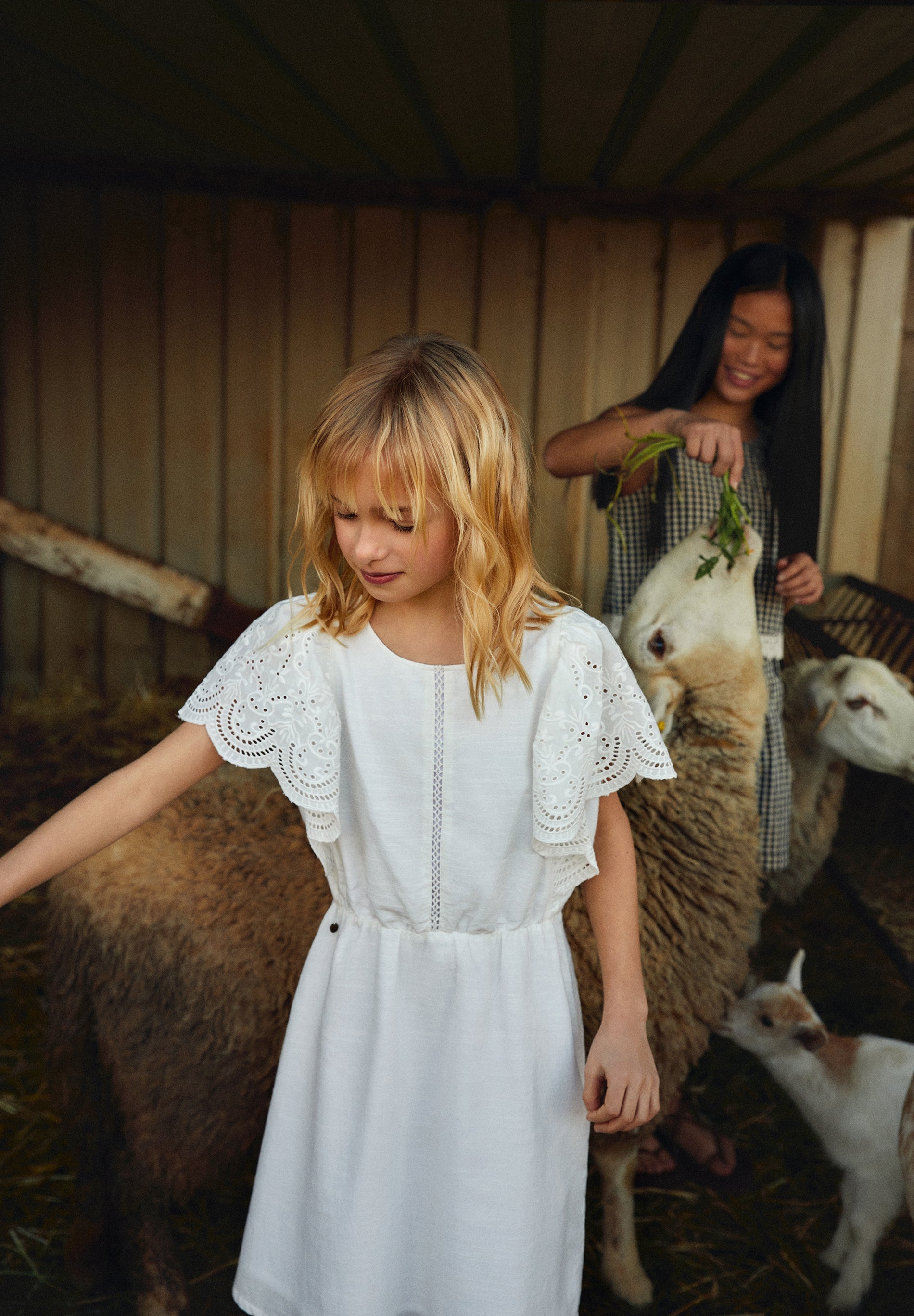 VESTIDO MINI VOLANTES BRODERIE