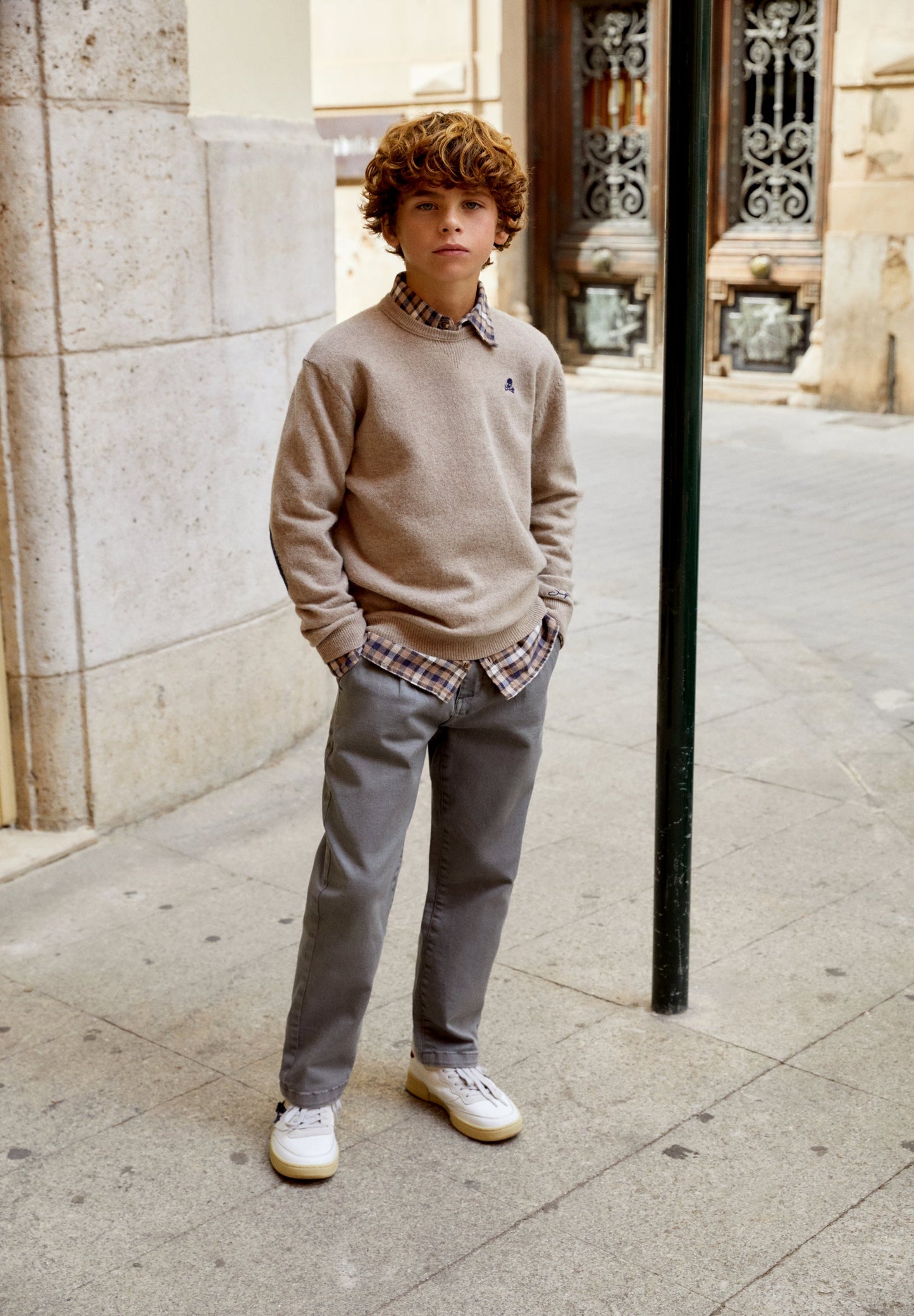 PANTALÓN CHINO PINZAS