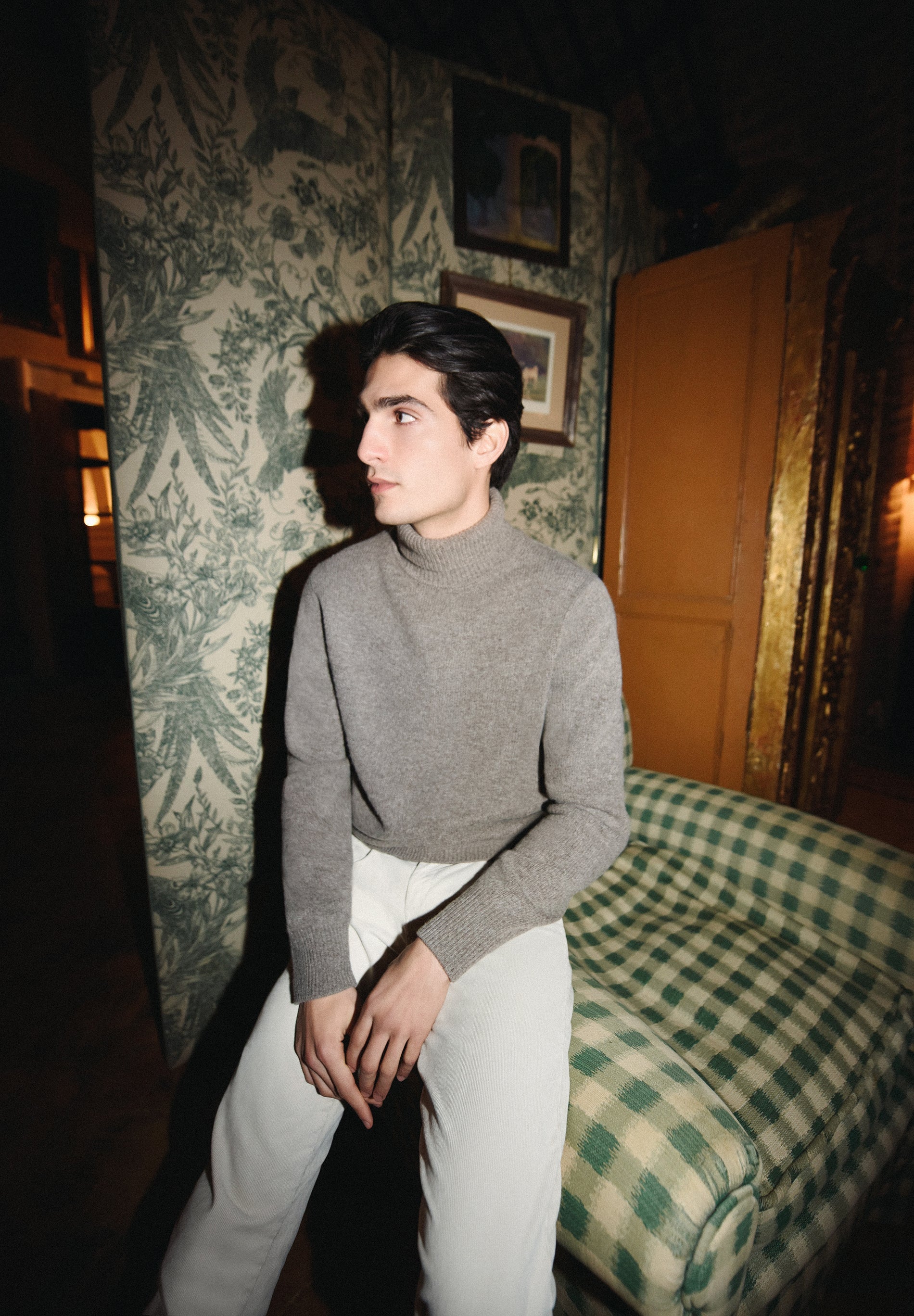 PANTALÓN CHINO PINZAS