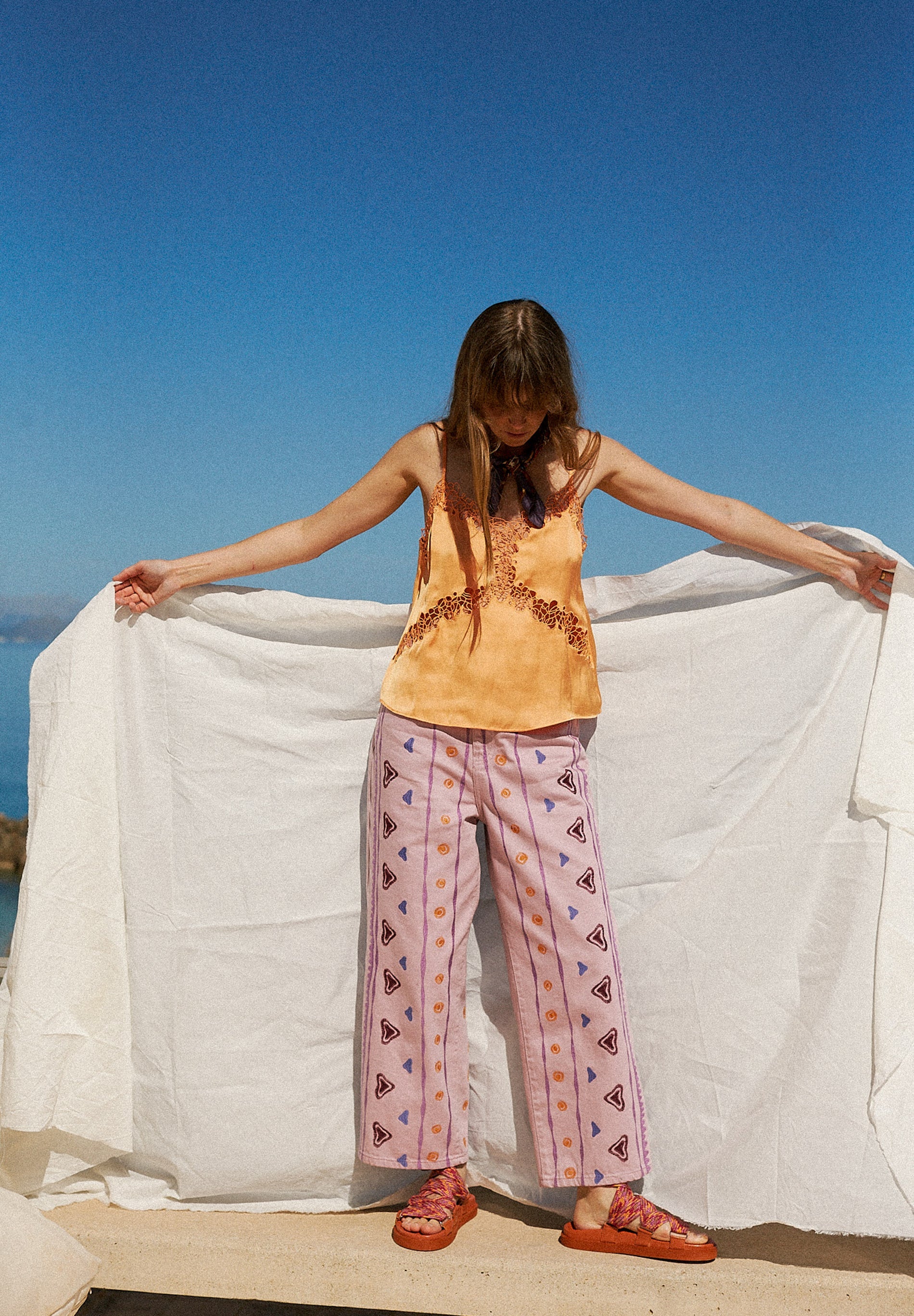 JEANS MOTIVOS ÉTNICOS BORDADOS