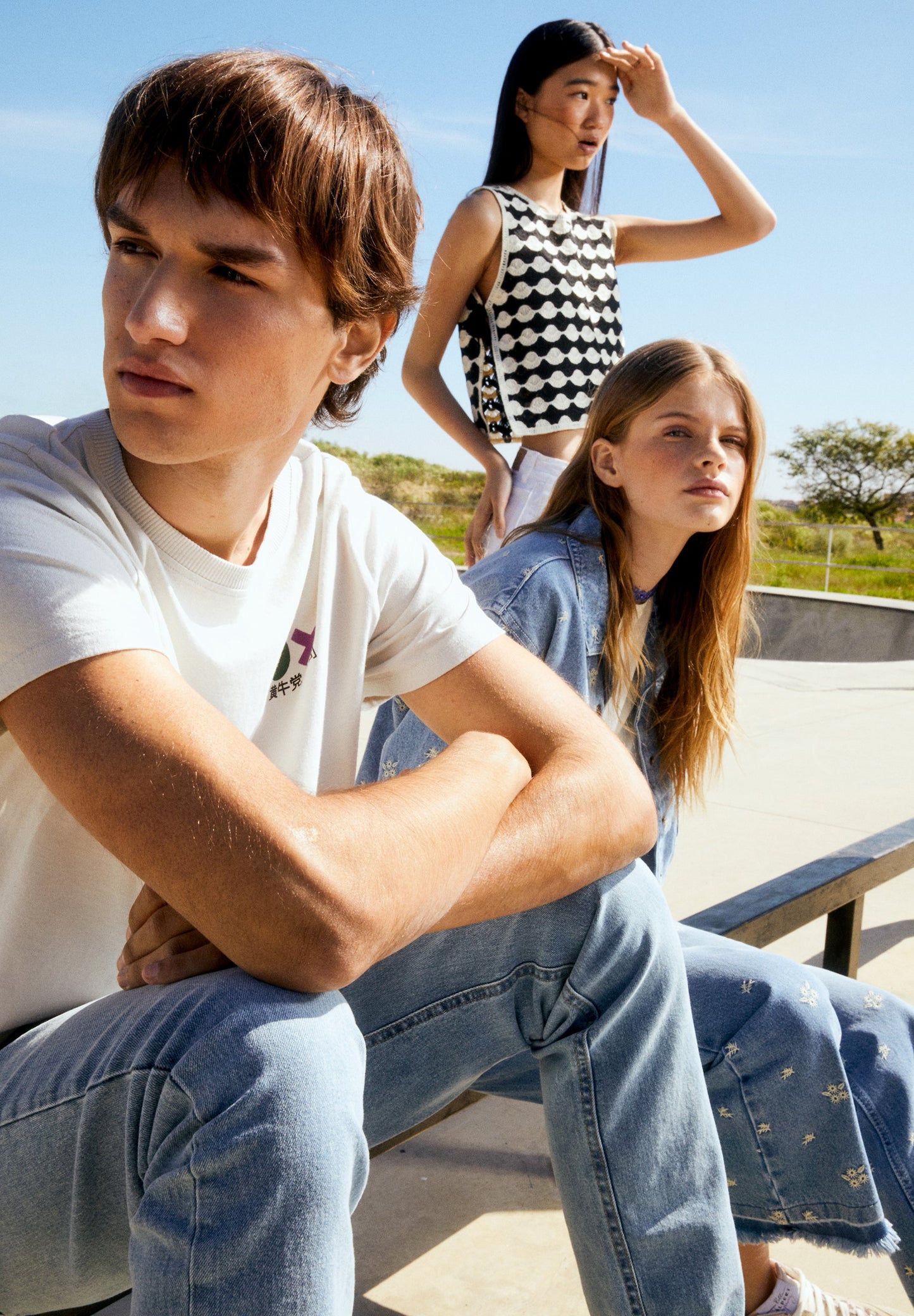 CAMISETA DETALLES FLOCADOS