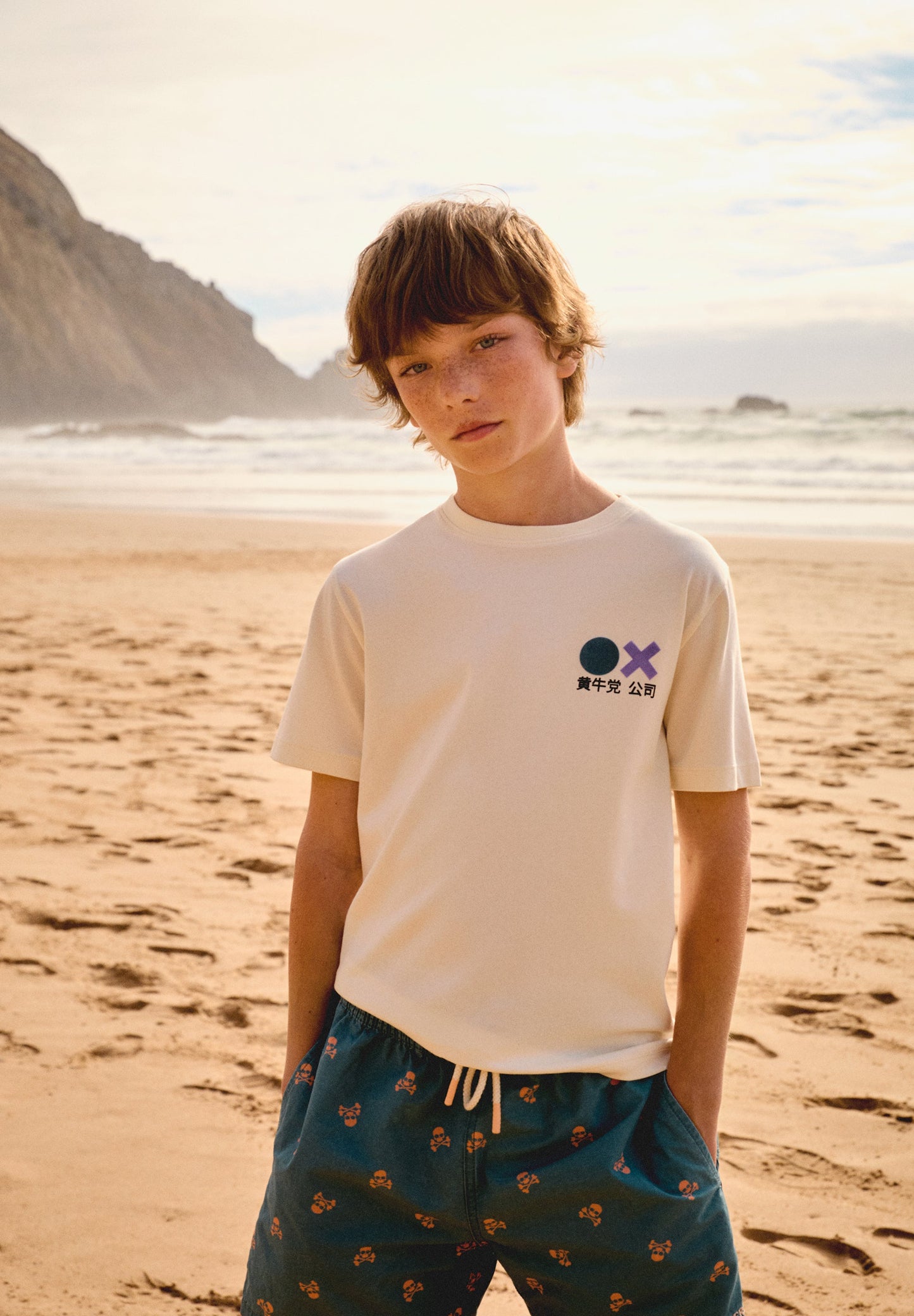 CAMISETA DETALLES FLOCADOS